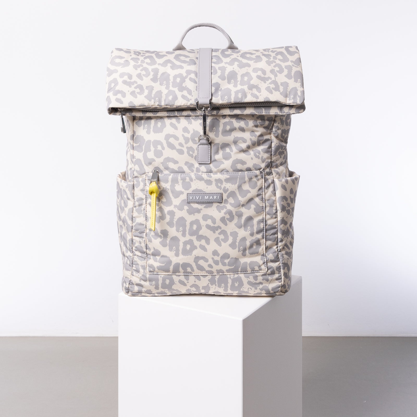 Padded Backpack medium - leo splashes grey/sand - VIVI MARI