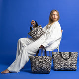 padded tote bag small + strap basic woven slim - leo splashes black/sand