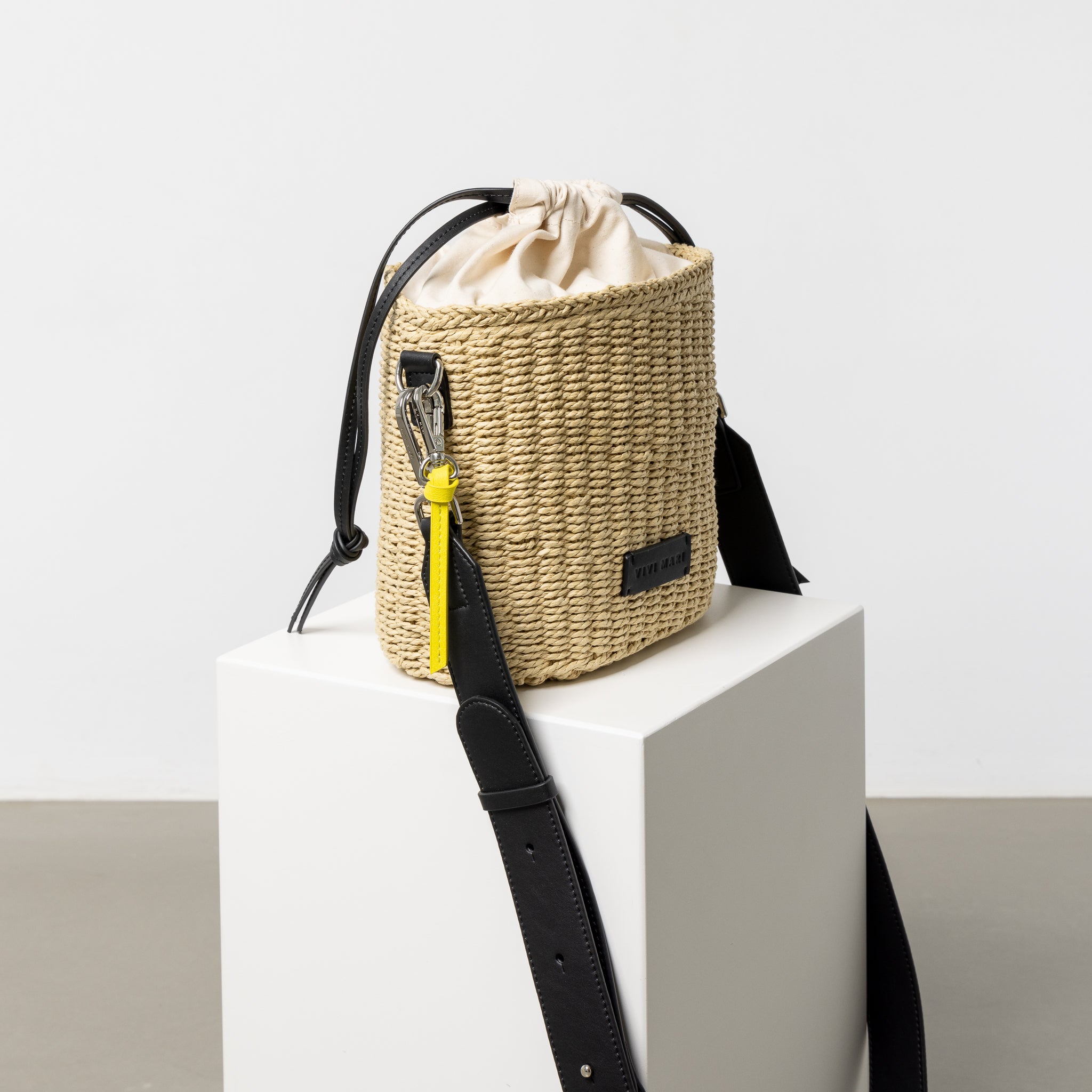 Bucket Bag Straw - black - VIVI MARI
