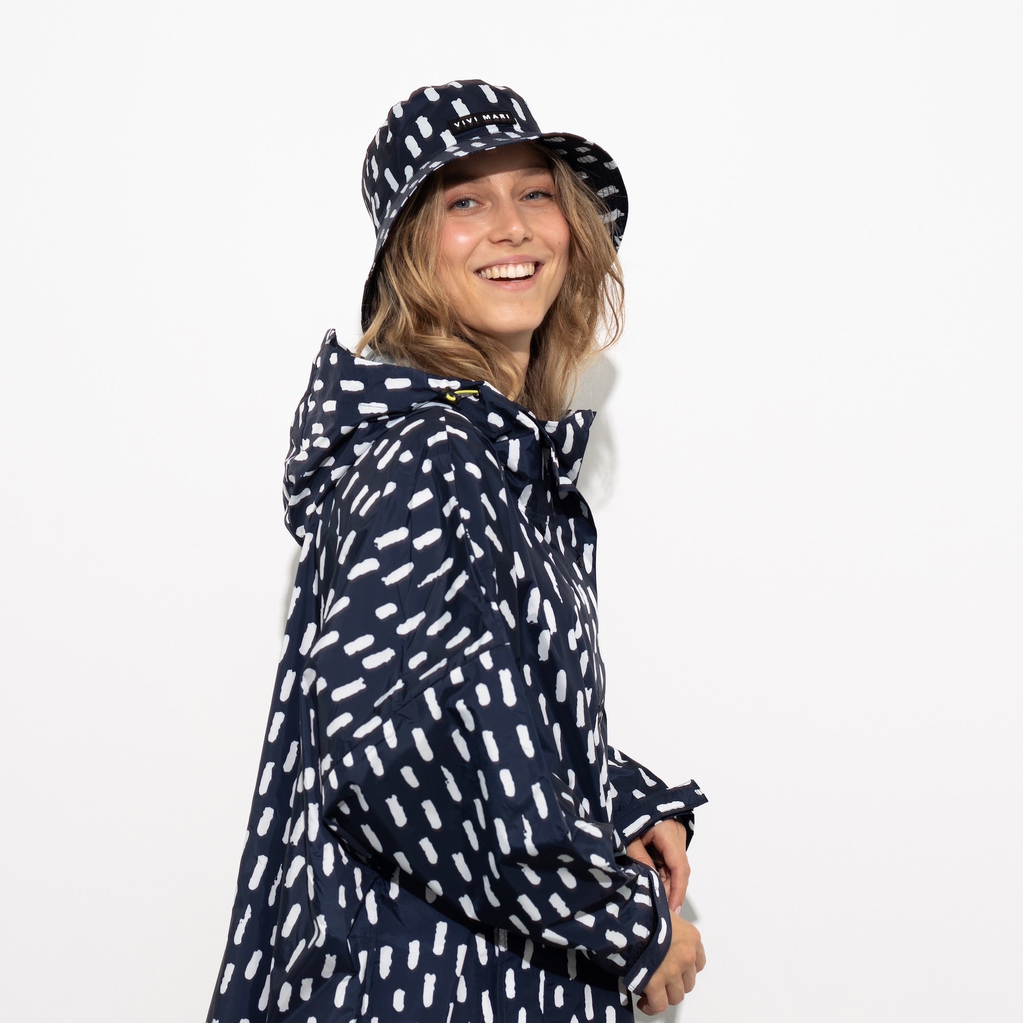 Bucket Hat drops navy/white - VIVI MARI