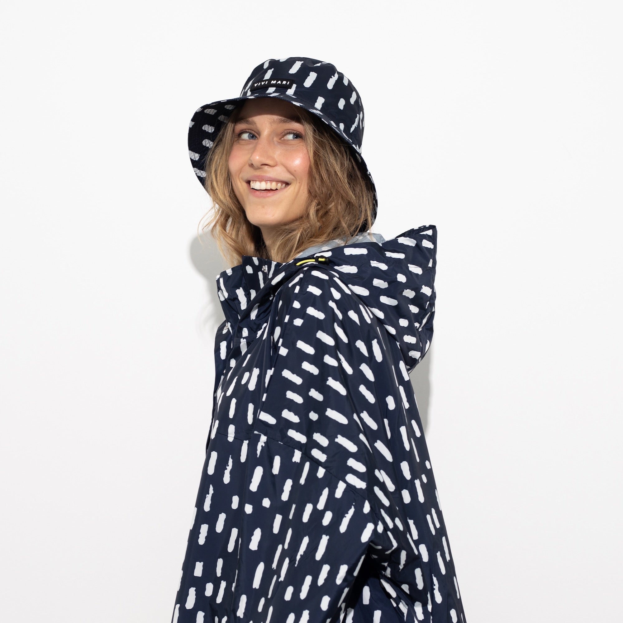 Bucket Hat drops navy/white - VIVI MARI