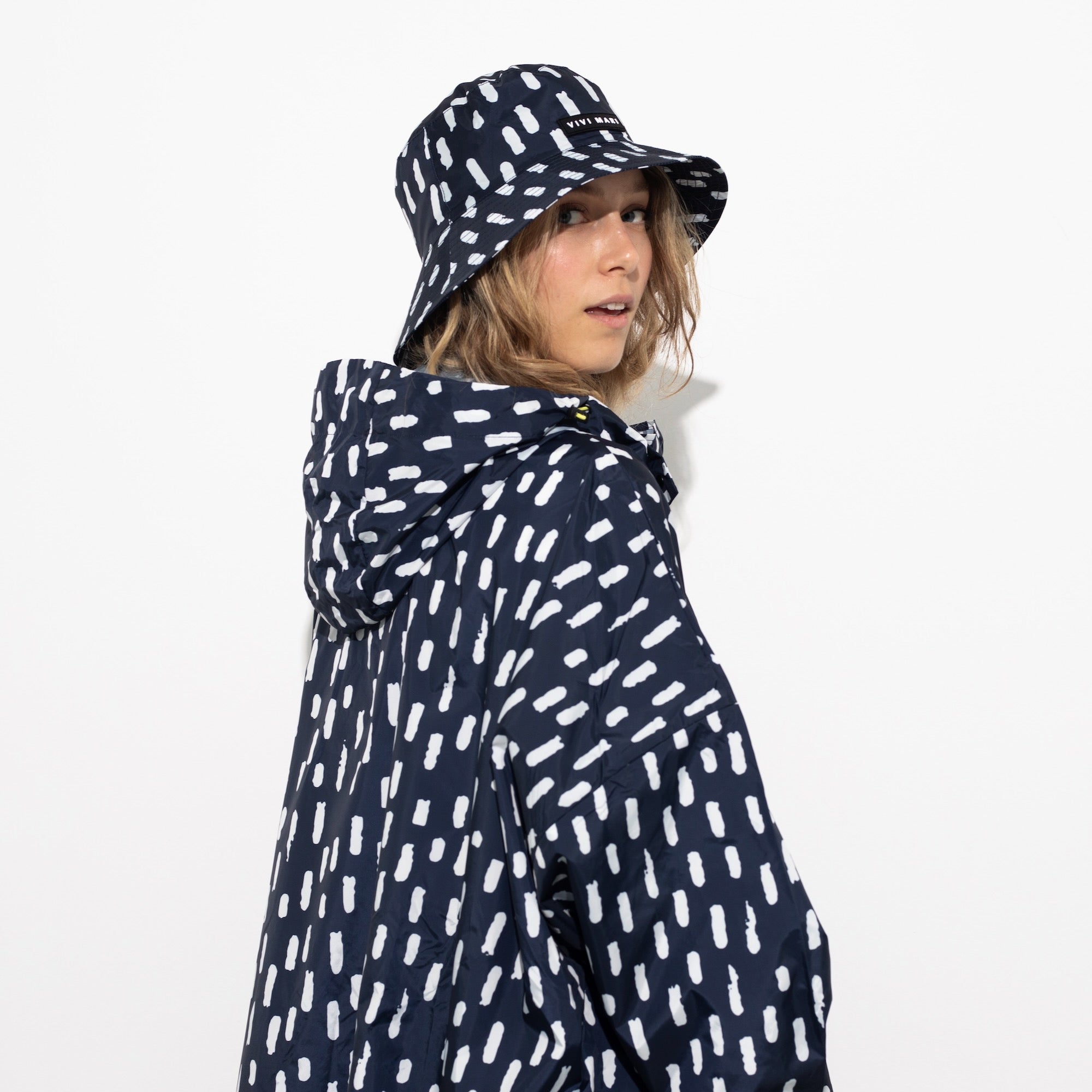 Bucket Hat drops navy/white - VIVI MARI