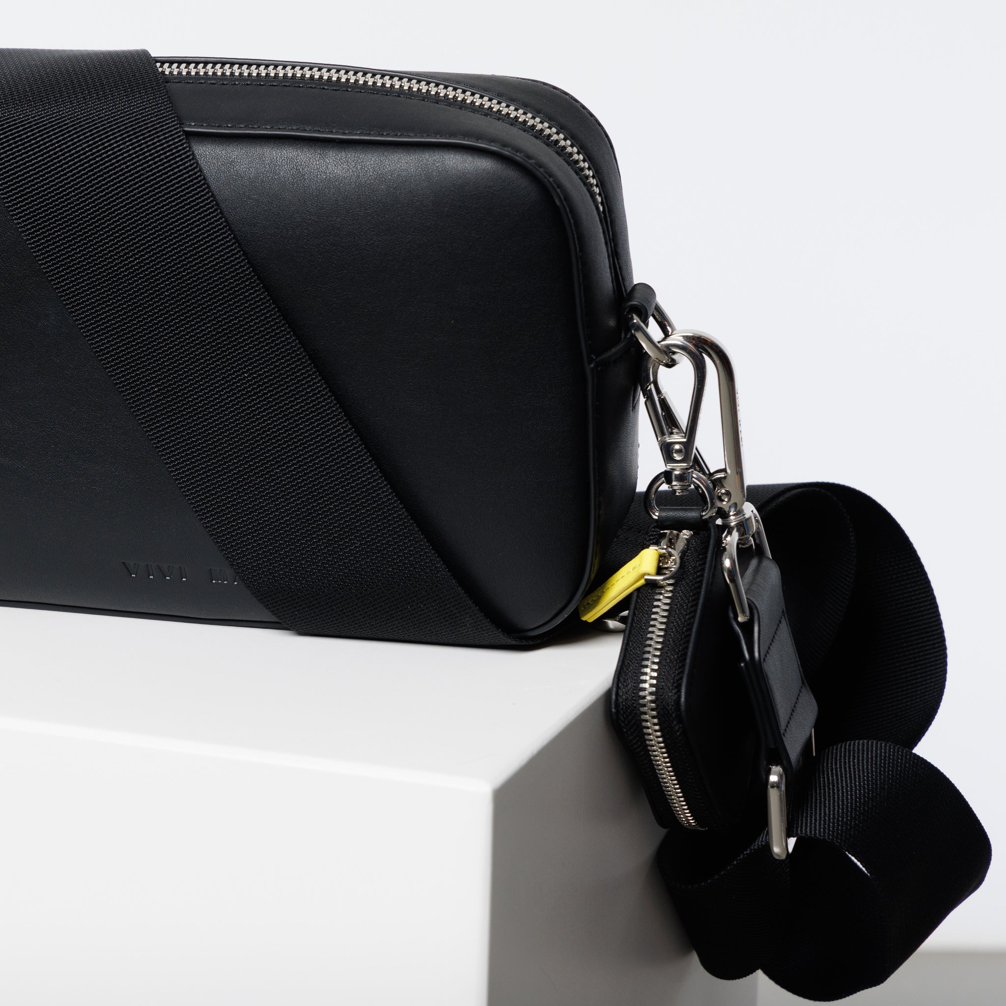 crossbody bag small + strap basic woven - black - VIVI MARI