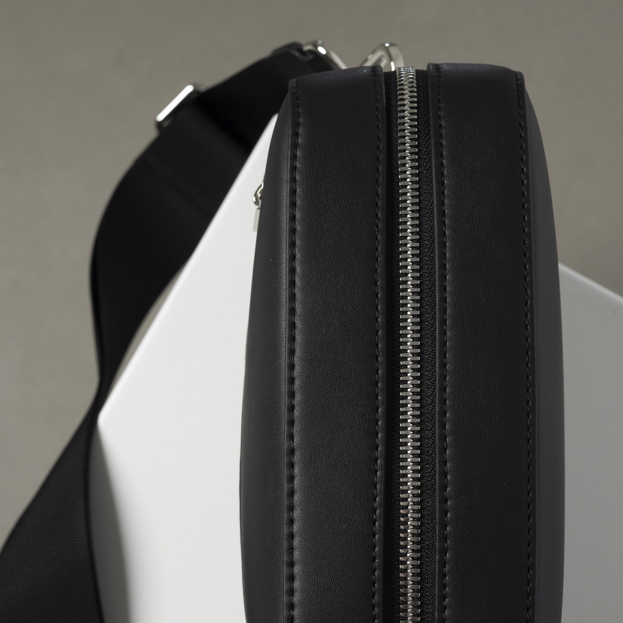 crossbody bag + strap basic woven - black - VIVI MARI