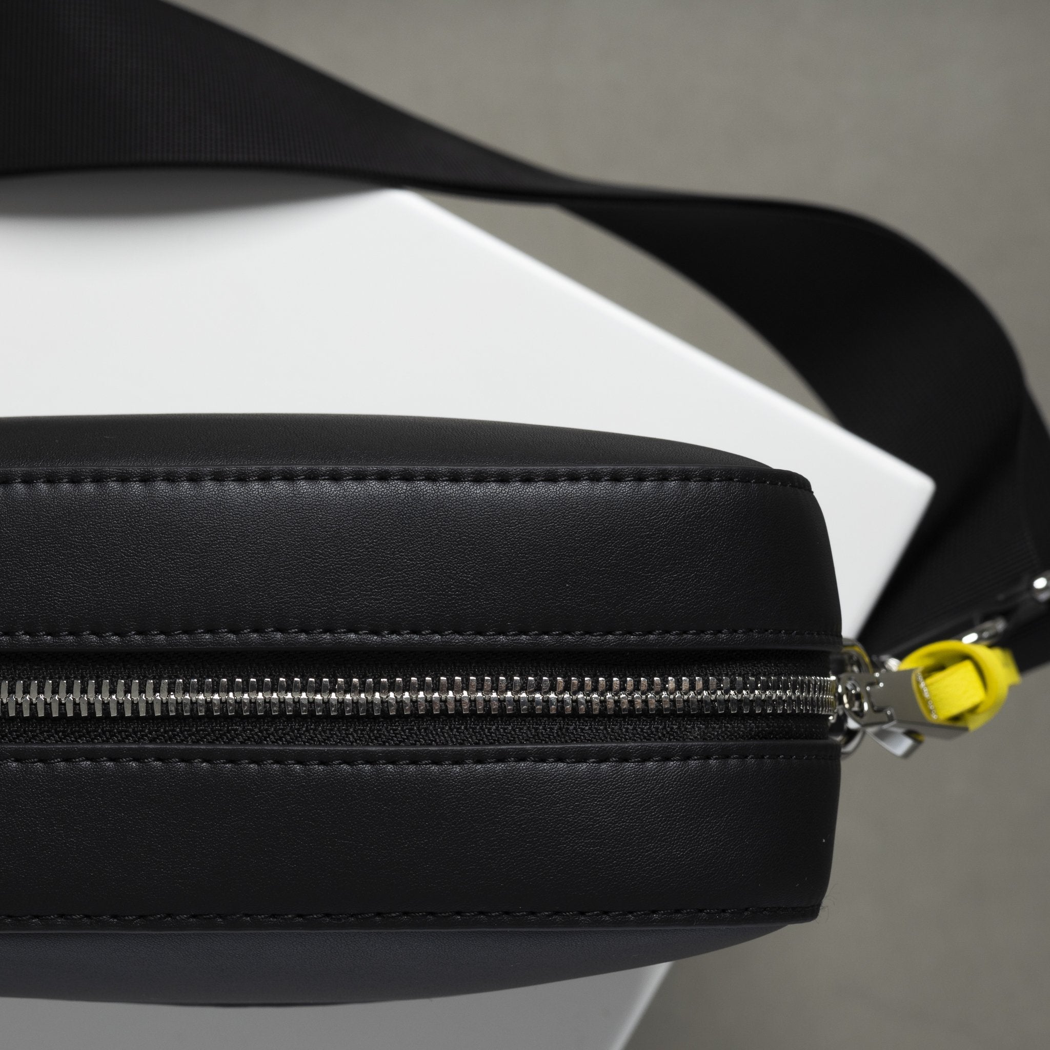 crossbody bag + strap basic woven - black - VIVI MARI