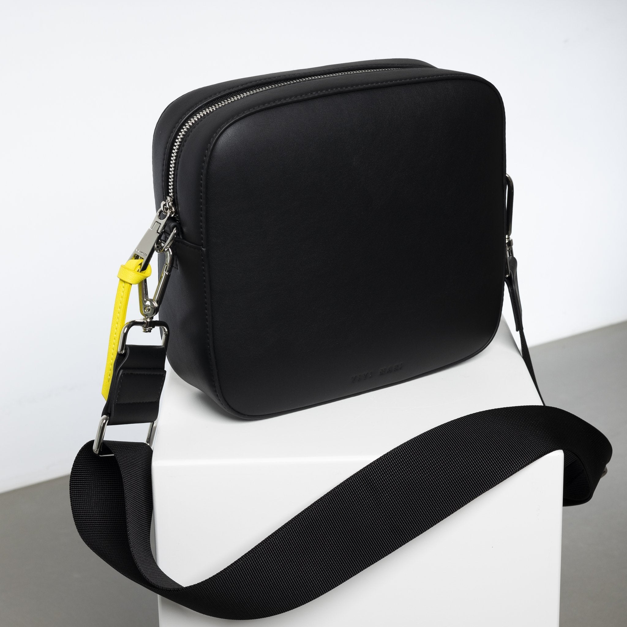 crossbody bag + strap basic woven - black - VIVI MARI
