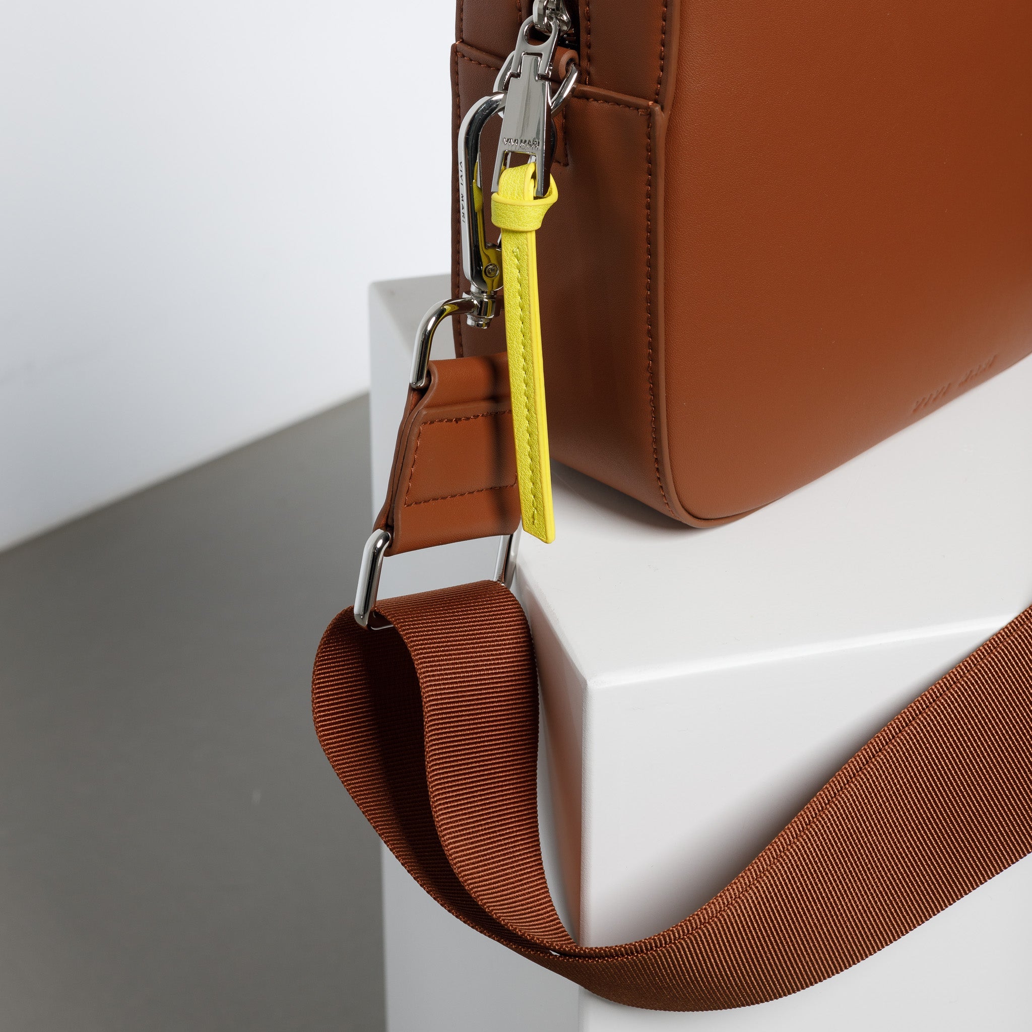 crossbody bag + strap basic woven - tan - VIVI MARI