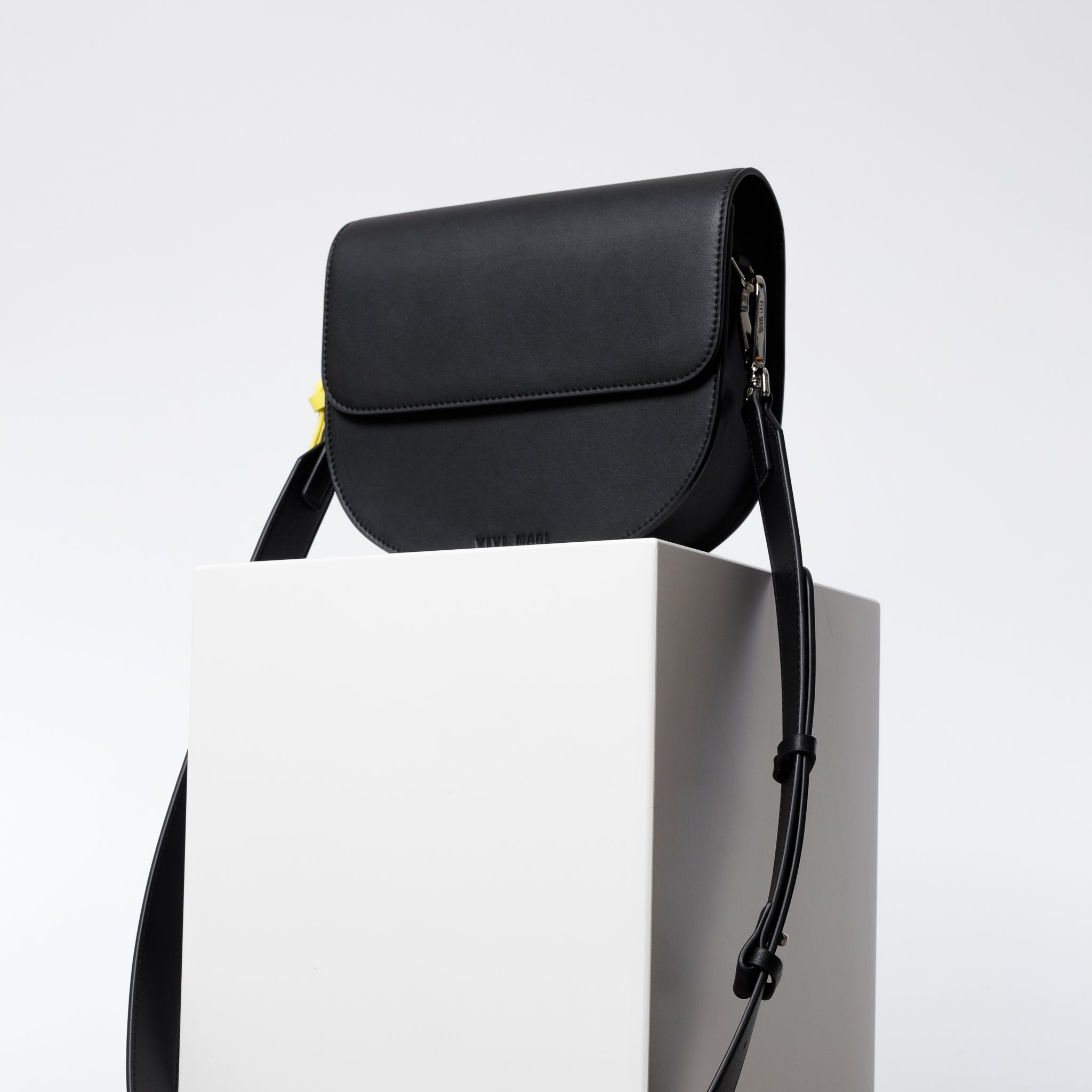 halfmoon bag + strap basic belt - black - VIVI MARI