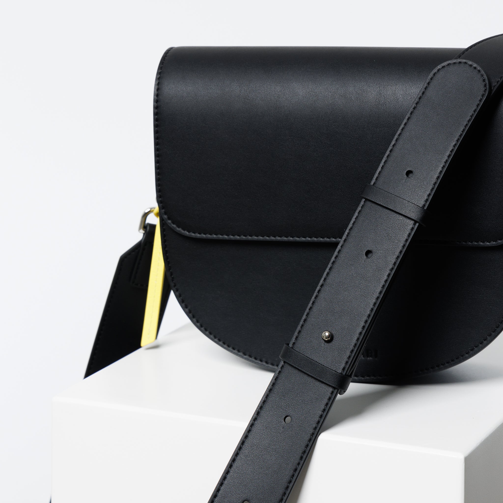 halfmoon bag + strap basic belt - black - VIVI MARI