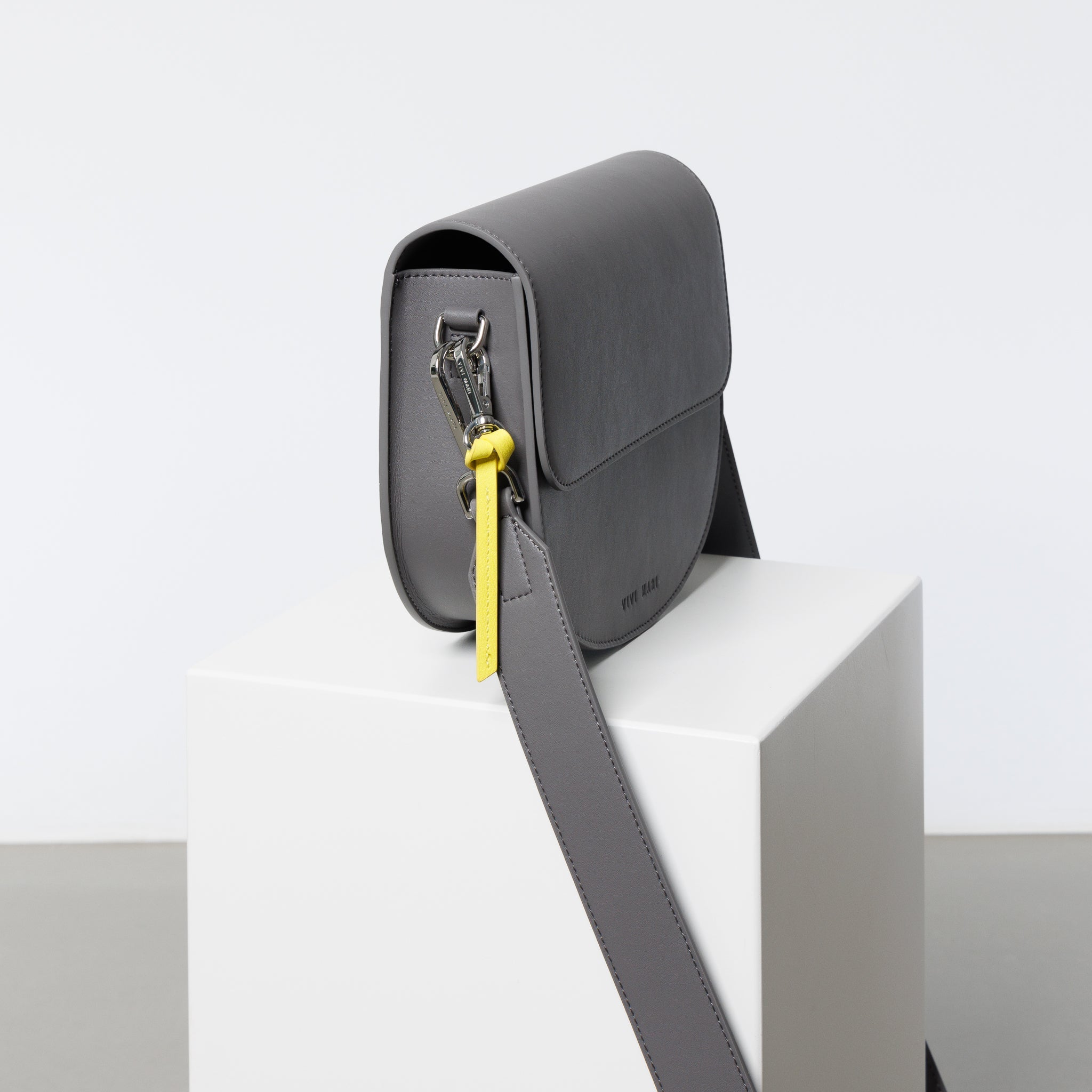 halfmoon bag + strap basic belt - taupe - VIVI MARI