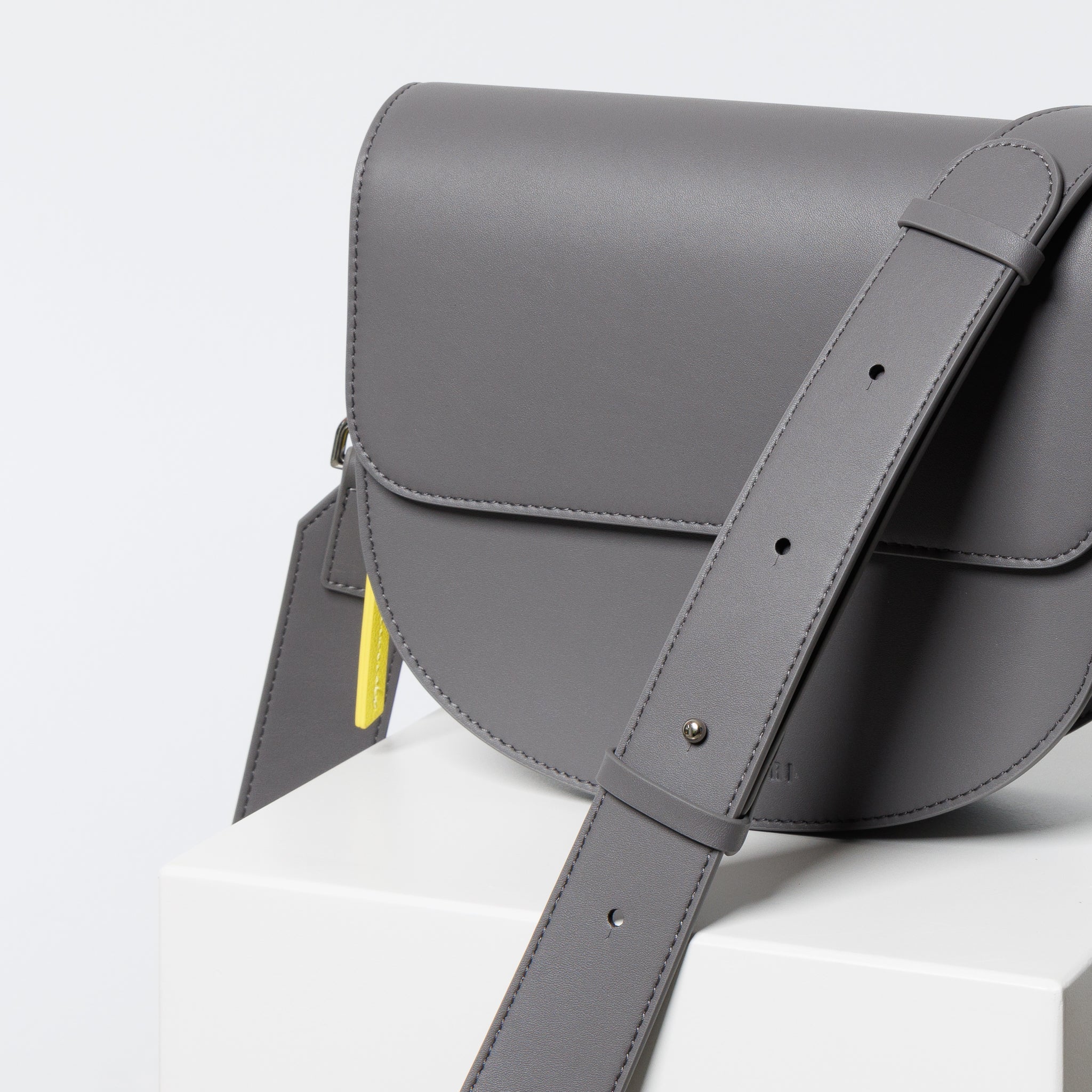 halfmoon bag + strap basic belt - taupe - VIVI MARI