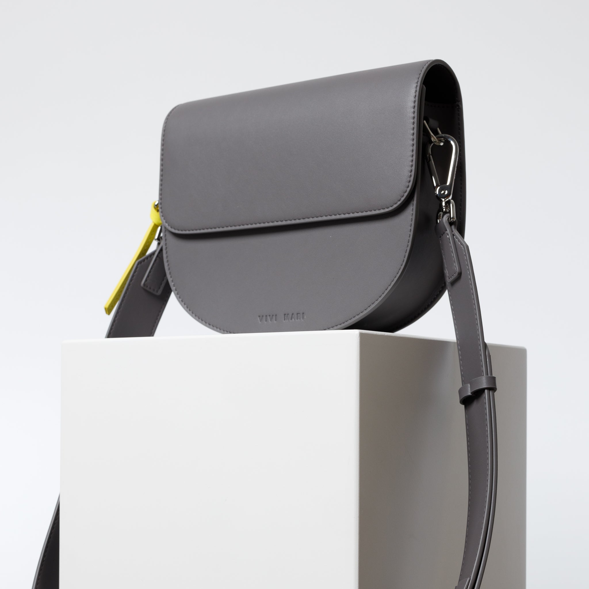halfmoon bag + strap basic belt - taupe - VIVI MARI
