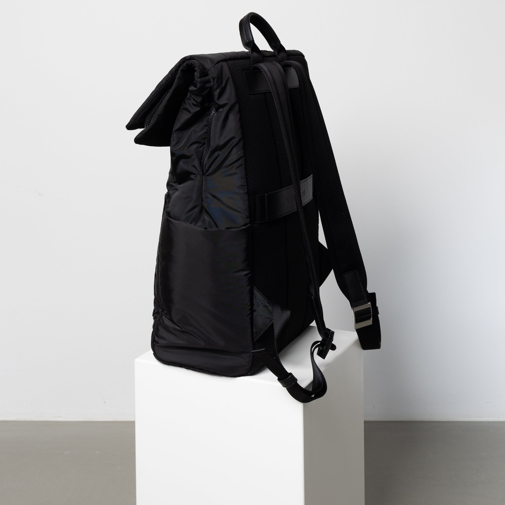 Padded Backpack medium - black - VIVI MARI