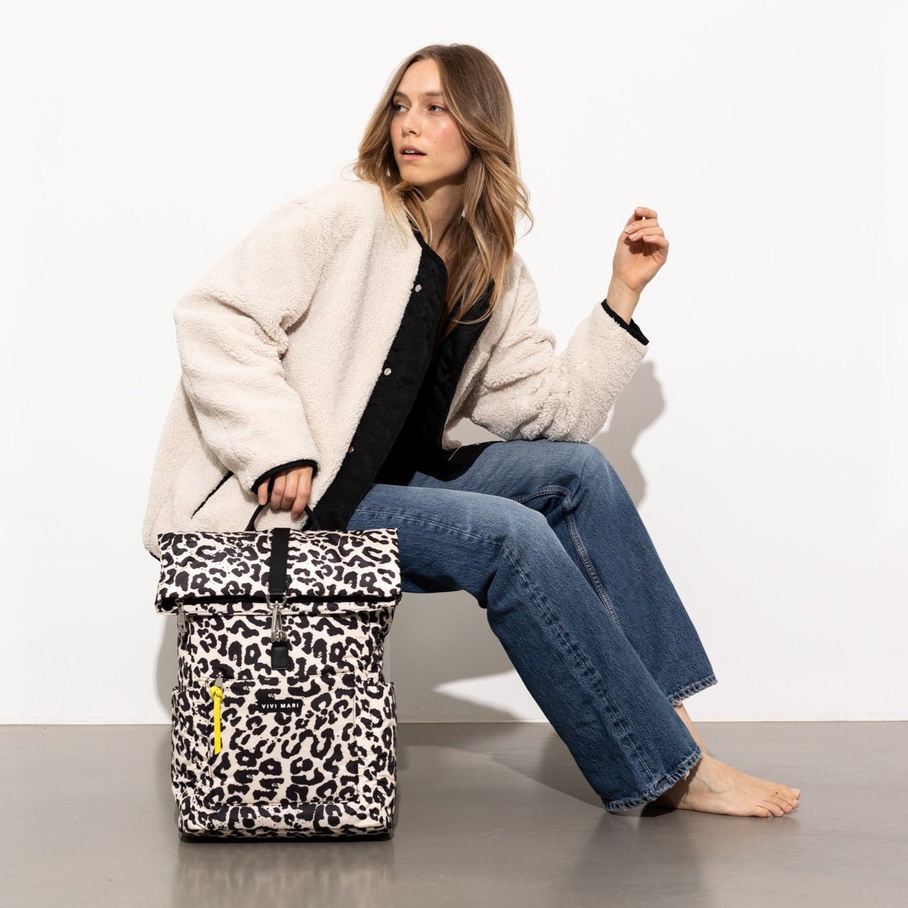 Padded Backpack medium - leo splashes black/sand - VIVI MARI