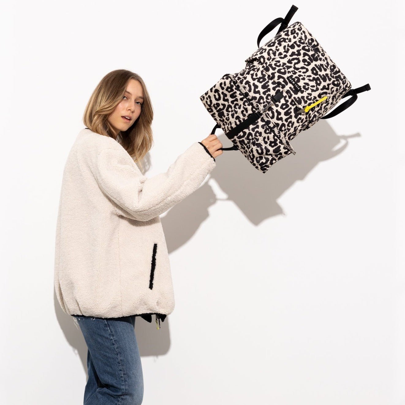 Padded Backpack medium - leo splashes black/sand - VIVI MARI
