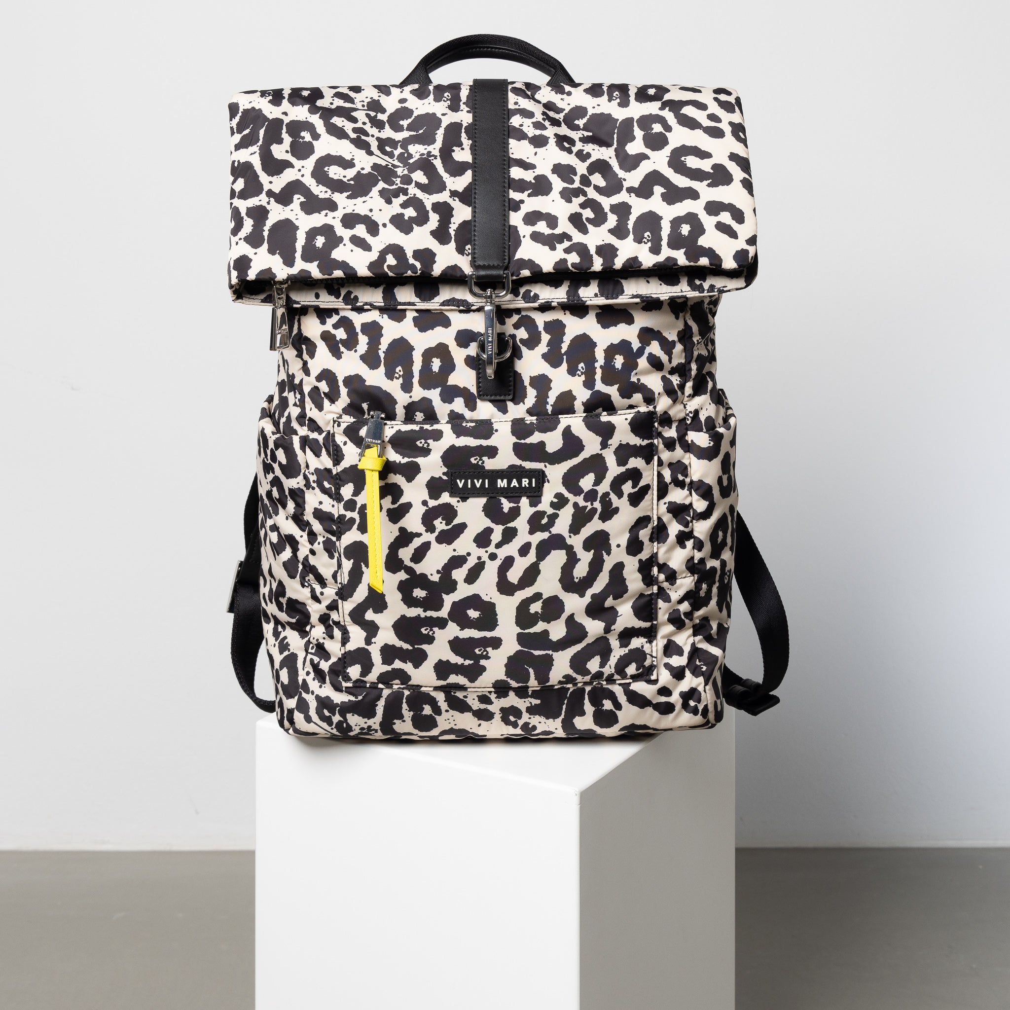 Padded Backpack medium - leo splashes black/sand - VIVI MARI