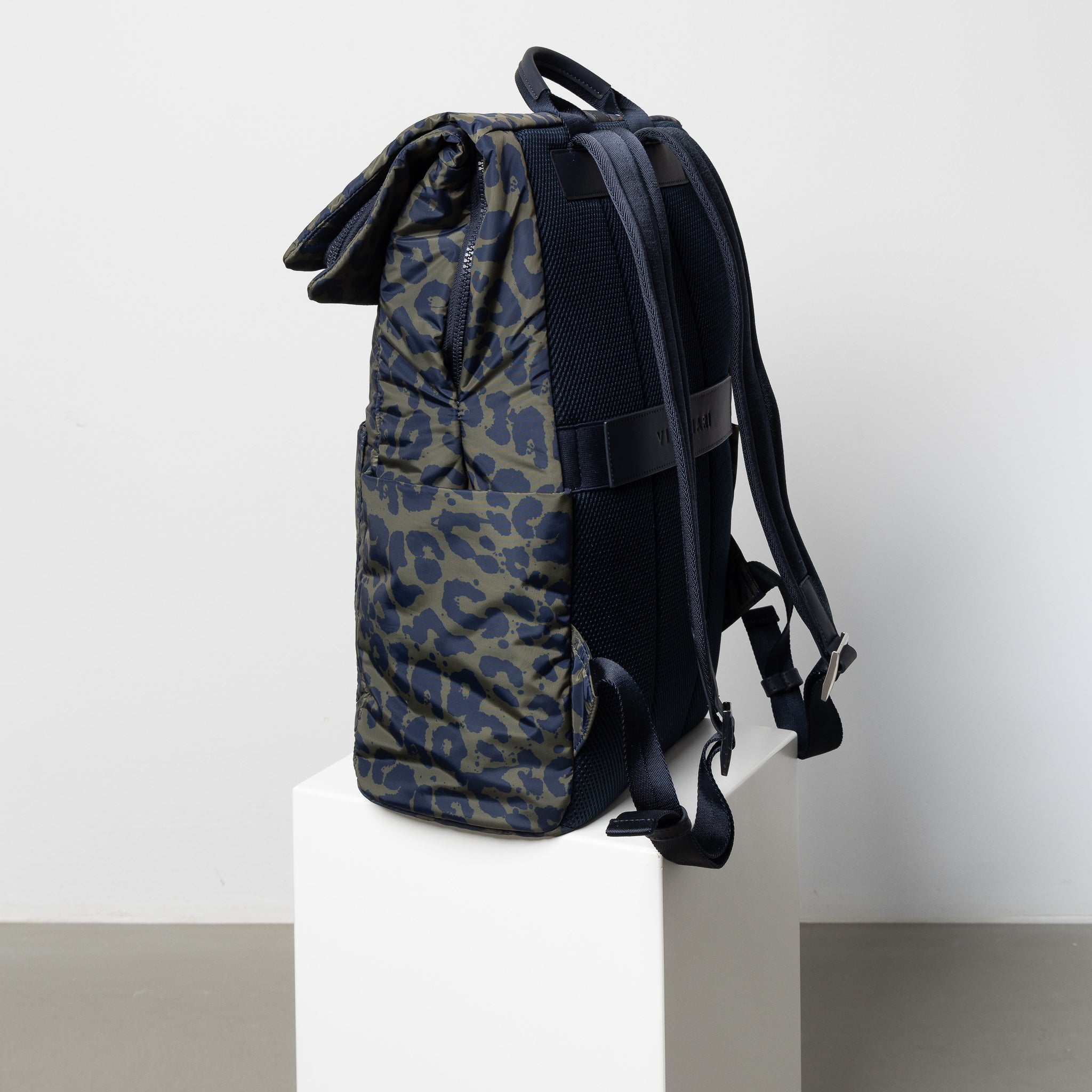 Padded Backpack medium - leo splashes navy/olive - VIVI MARI