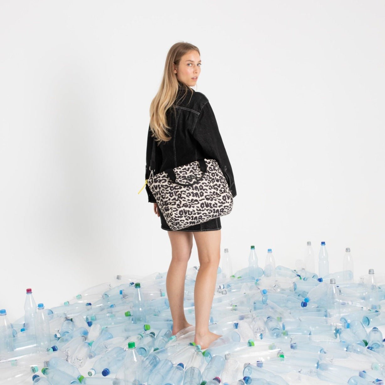 padded tote bag medium + strap basic woven slim - leo splashes black/sand - VIVI MARI