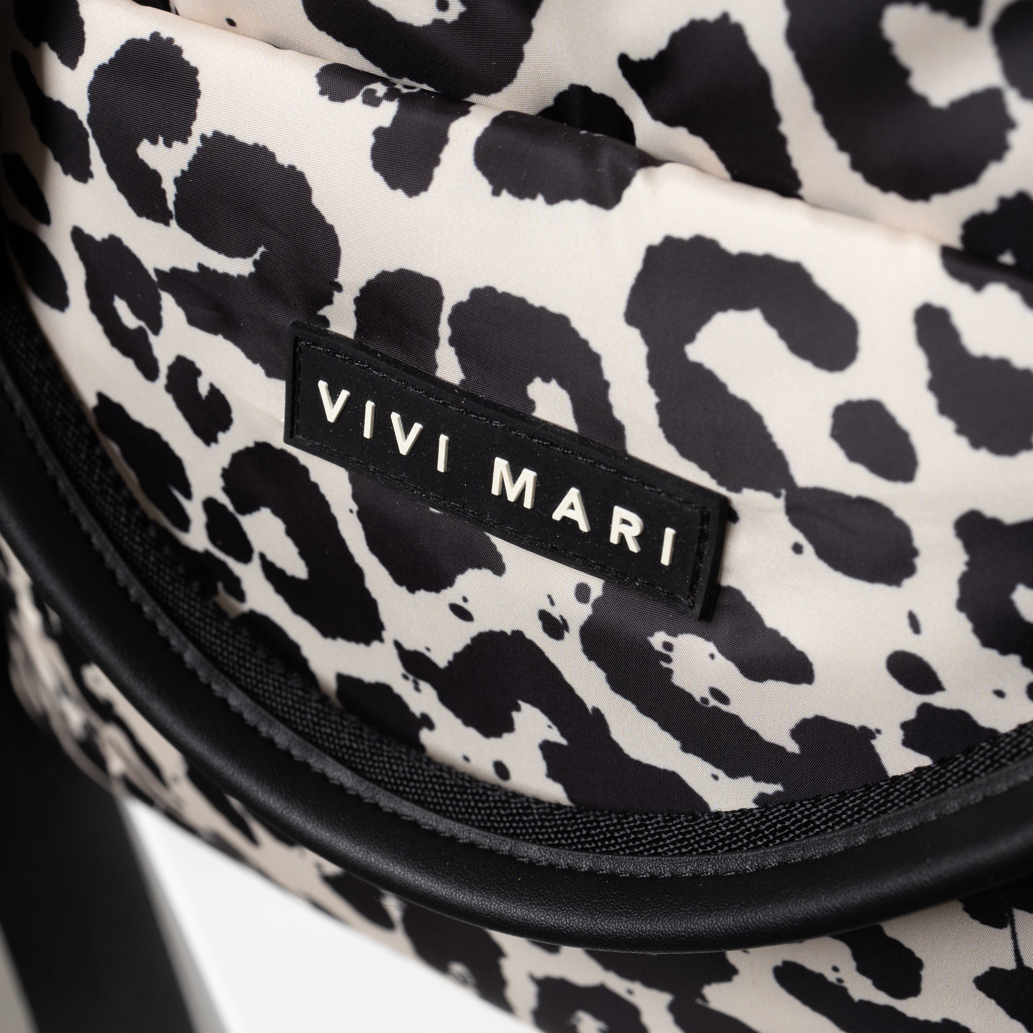 padded tote bag medium + strap basic woven slim - leo splashes black/sand - VIVI MARI
