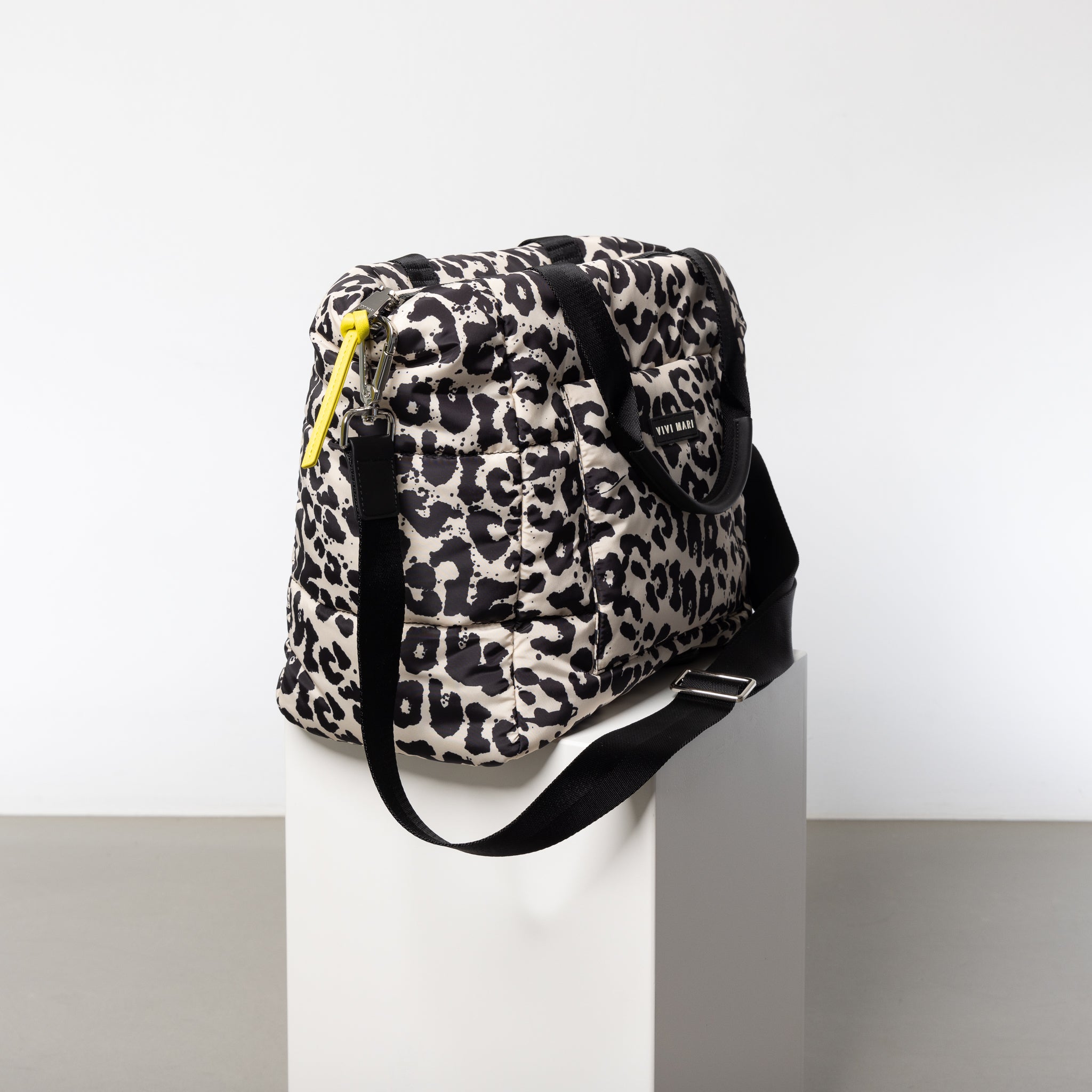 padded tote bag medium + strap basic woven slim - leo splashes black/sand - VIVI MARI