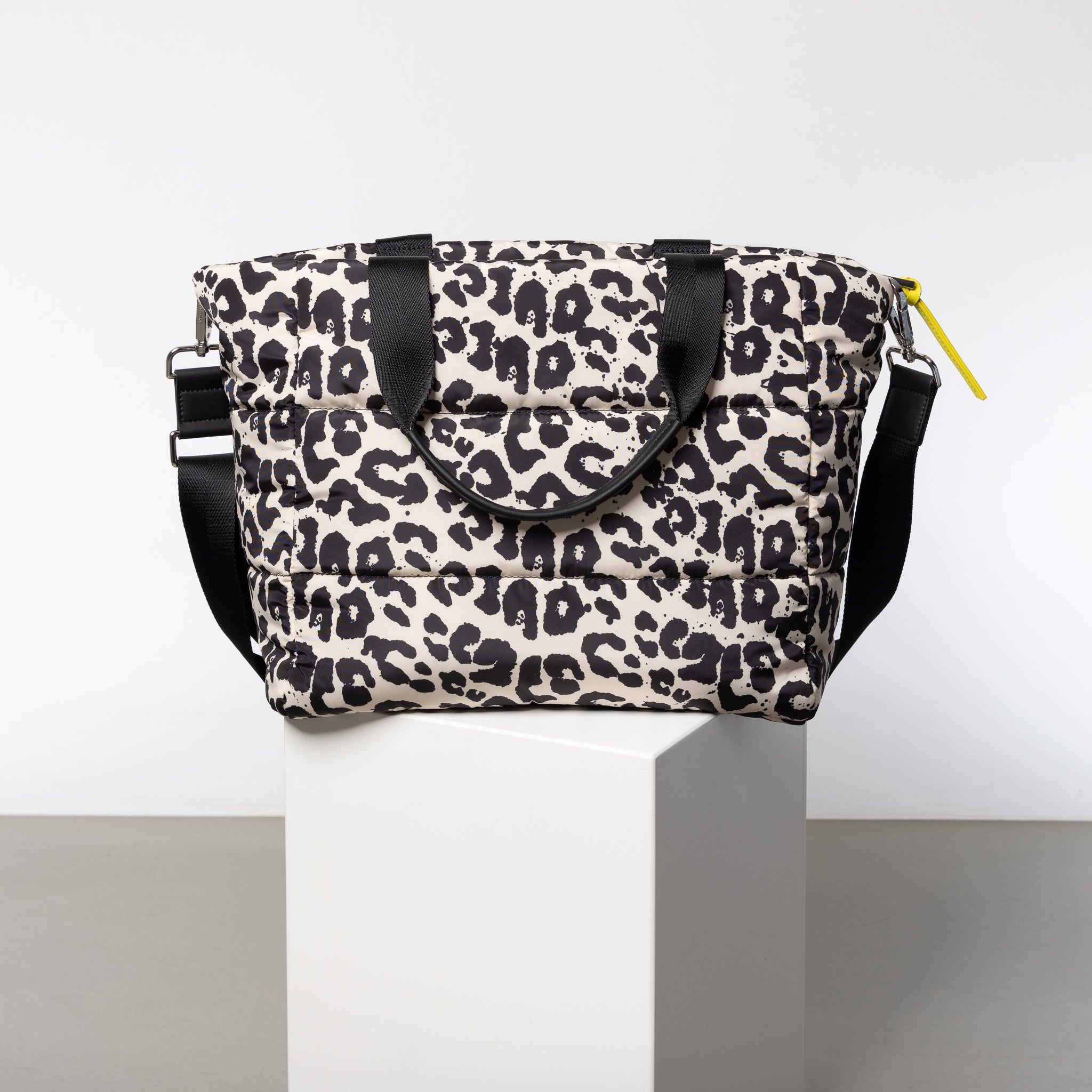 padded tote bag medium + strap basic woven slim - leo splashes black/sand - VIVI MARI