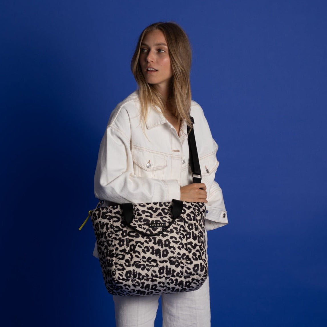padded tote bag medium + strap basic woven slim - leo splashes black/sand - VIVI MARI