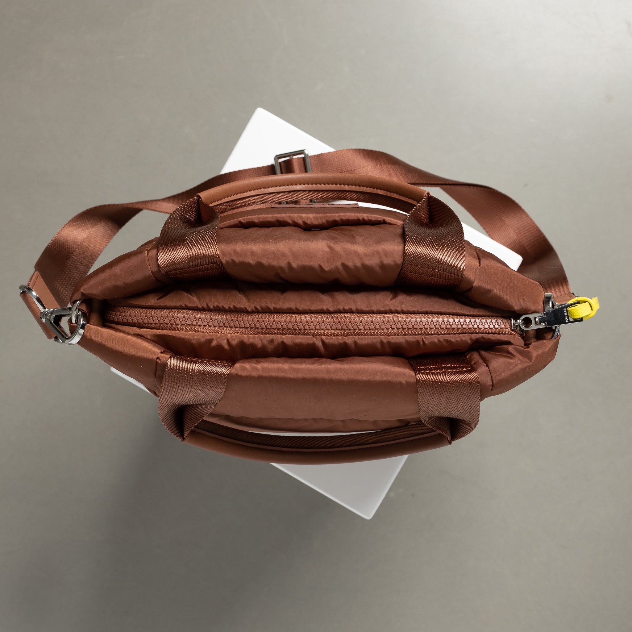 padded tote bag small + strap basic woven slim - tan - VIVI MARI