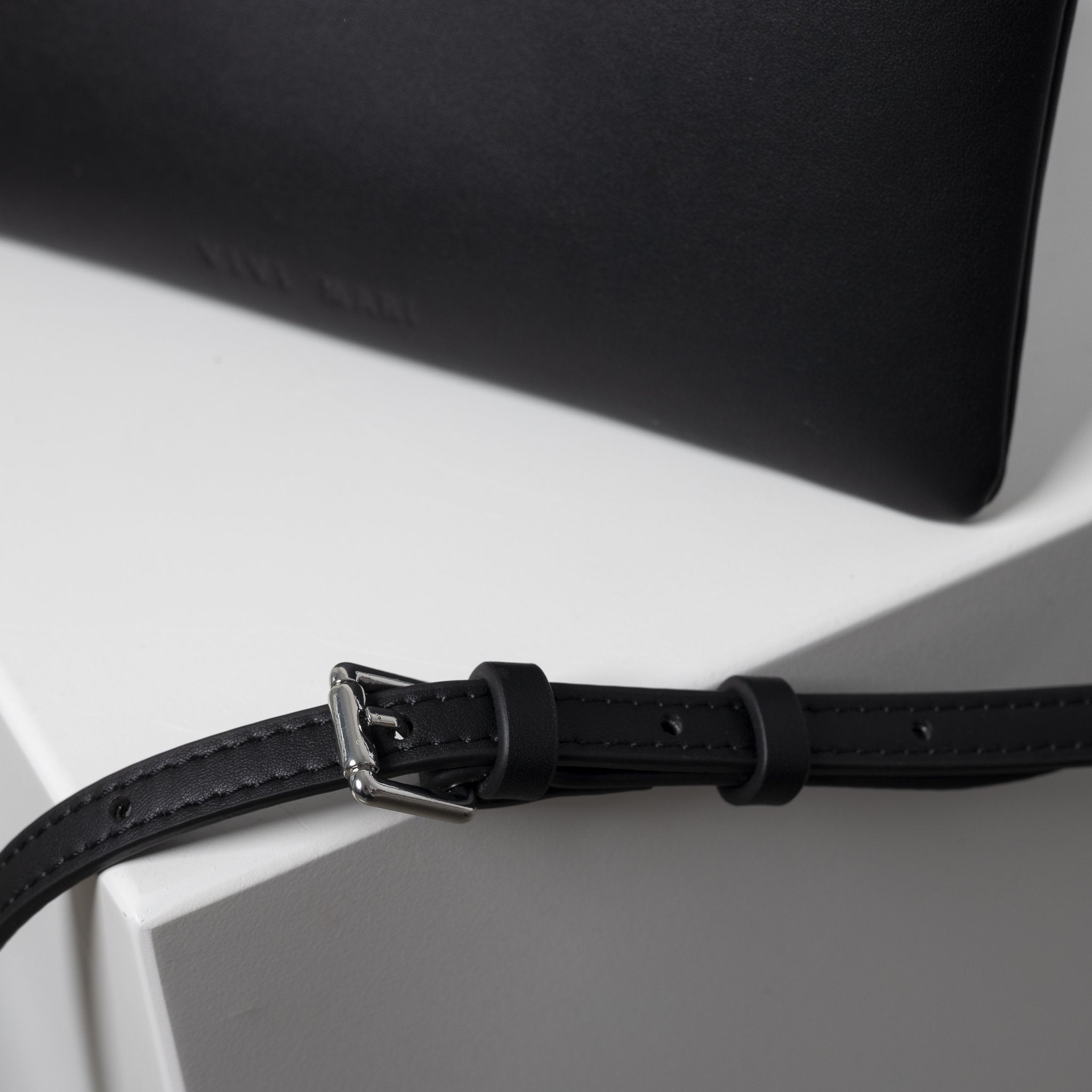Pouch + strap basic classic thin - black - VIVI MARI