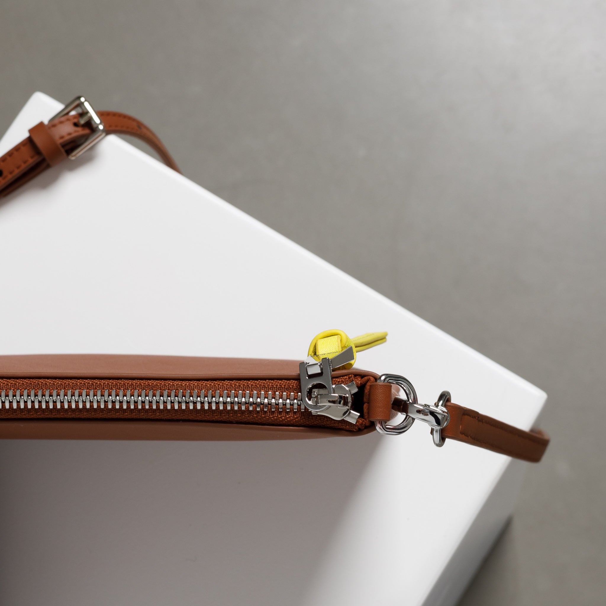 pouch + strap basic classic thin - tan - VIVI MARI
