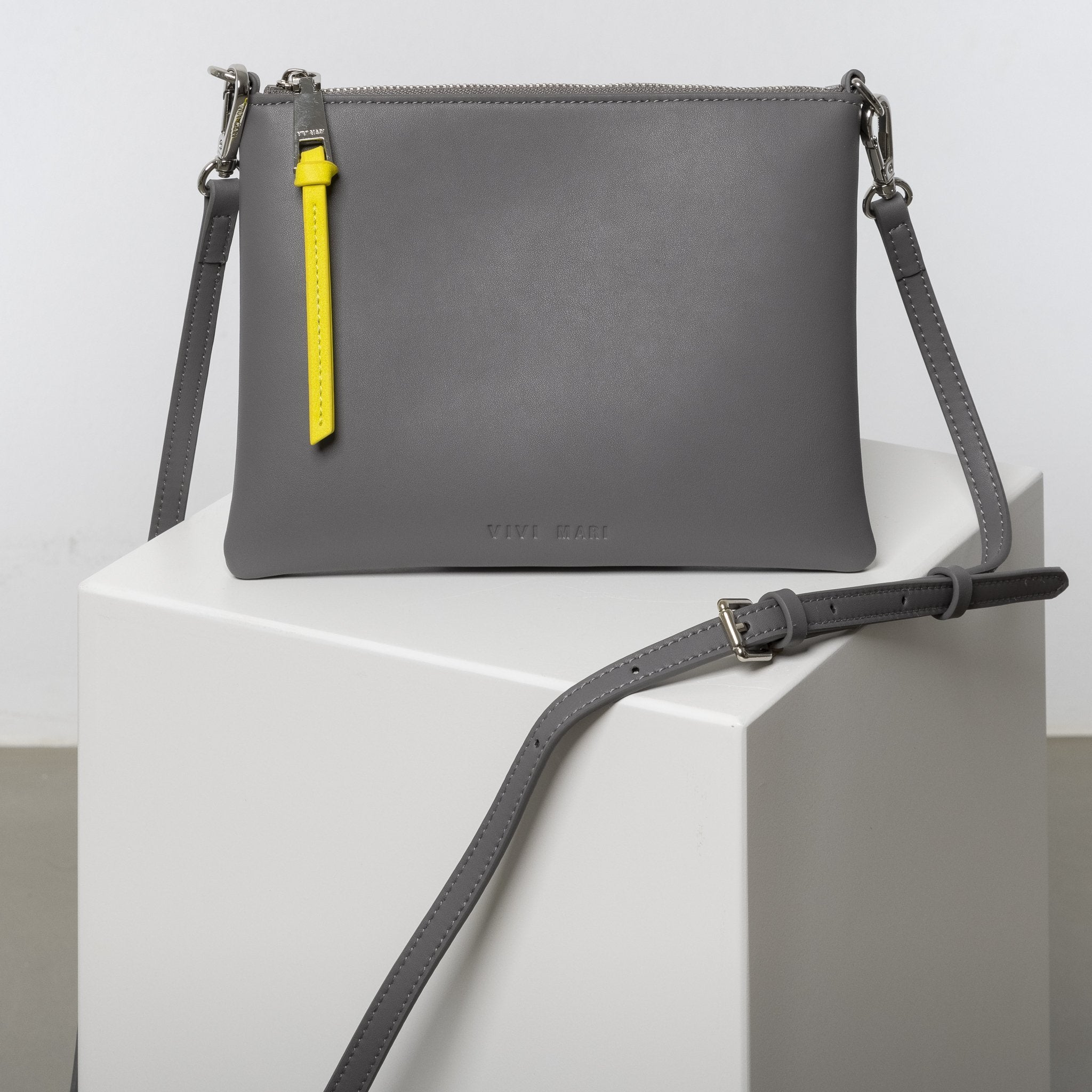 Pouch + strap basic classic thin - taupe - VIVI MARI