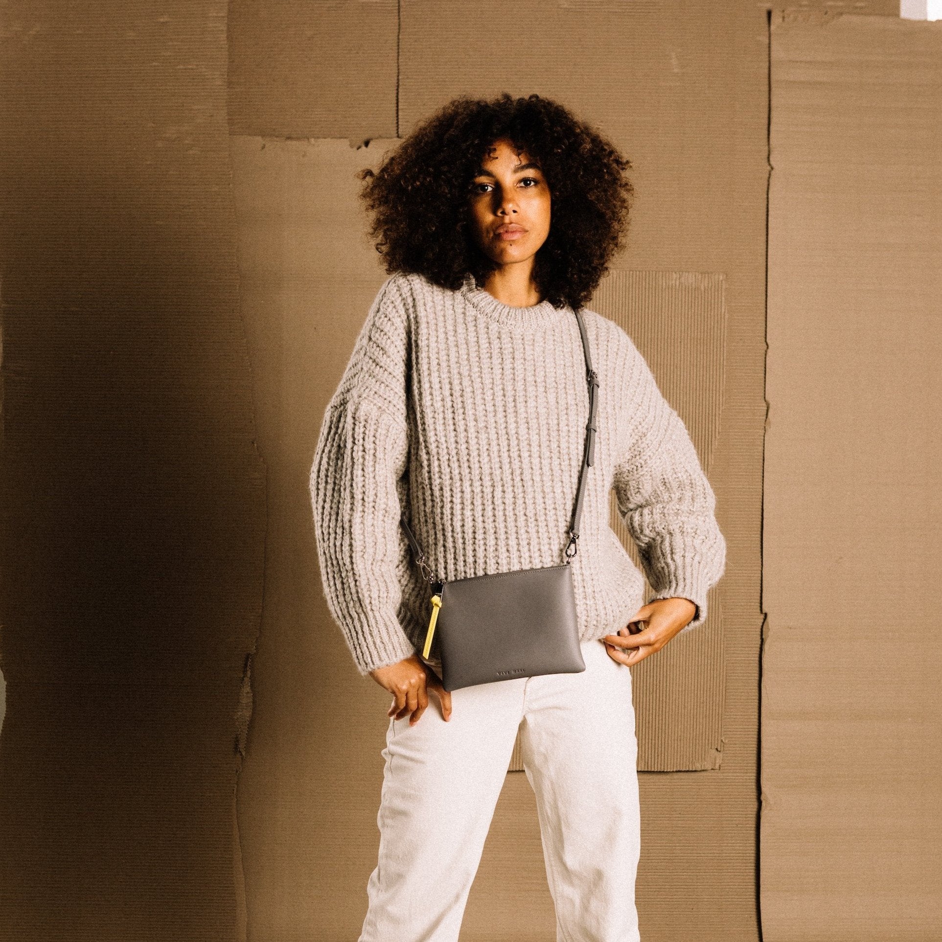 Pouch + strap basic classic thin - taupe - VIVI MARI