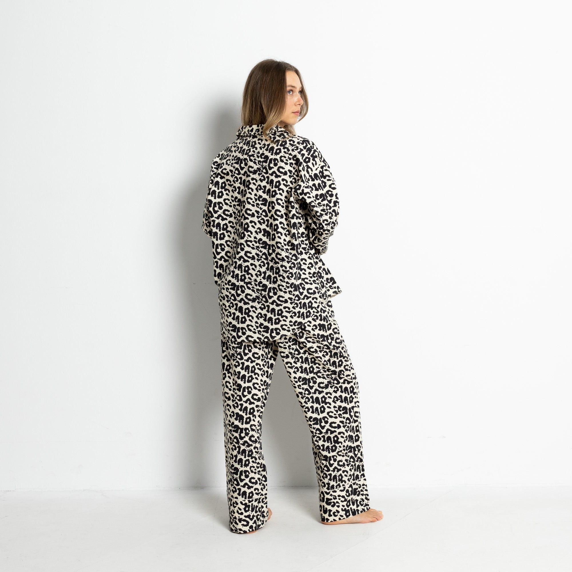 Pyjama Set (Pants + Shirt long sleeve) - leo splashes black/sand - VIVI MARI