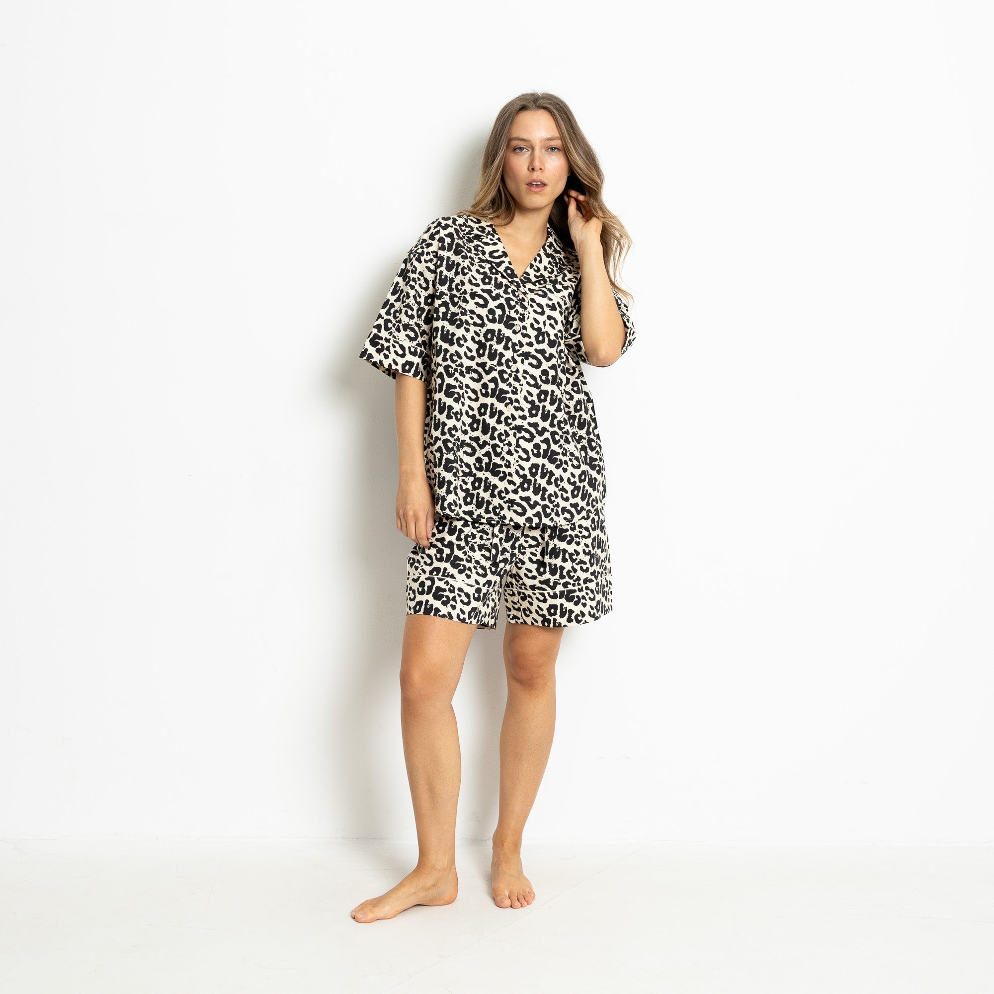 Pyjama Shirt short sleeve - leo splashes black/sand - VIVI MARI