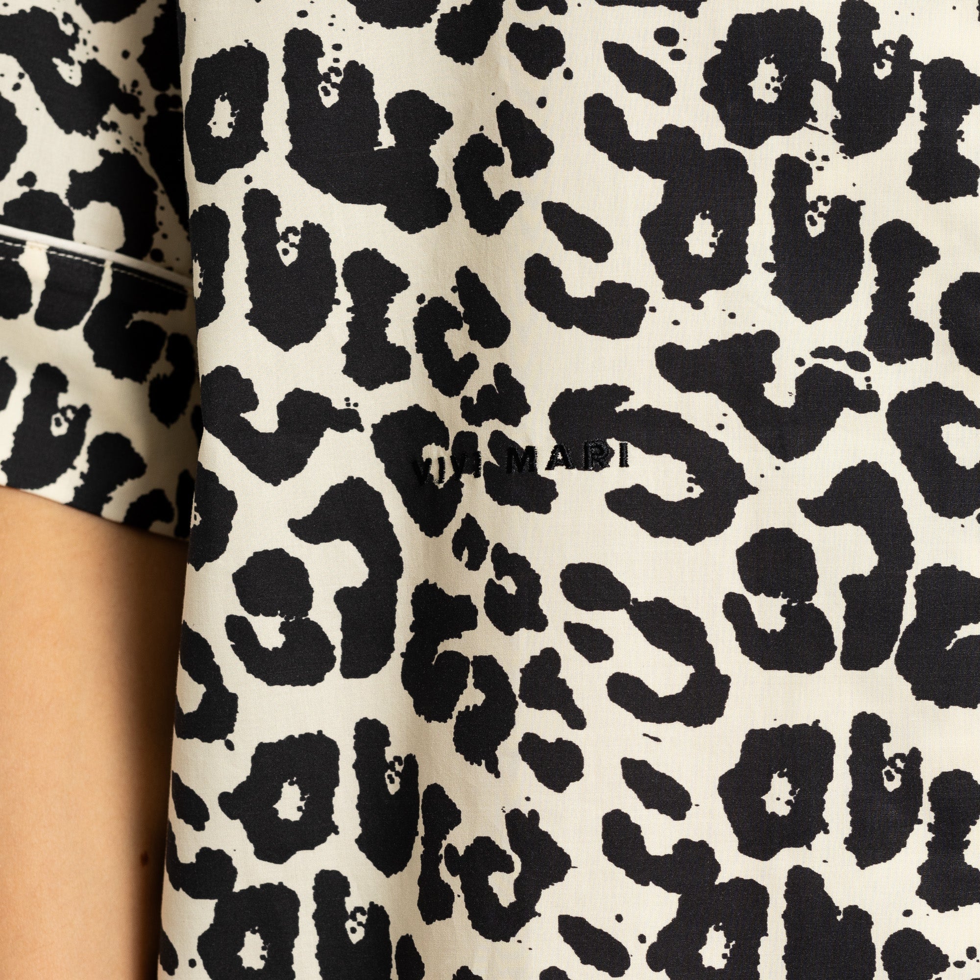 Pyjama Shirt short sleeve - leo splashes black/sand - VIVI MARI