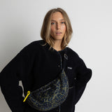 Padded Hip Bag oversized - leo splashes navy/olive