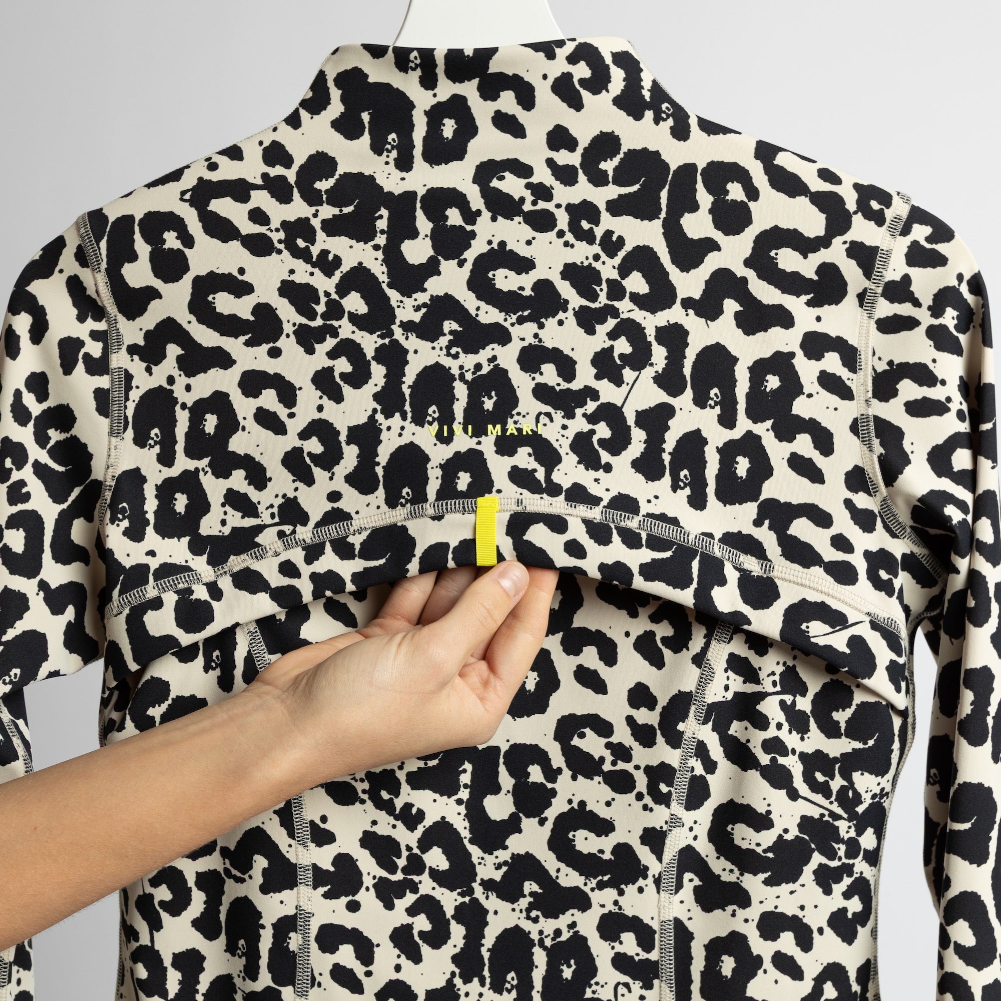 Activewear Jacket leo splashes black/sand - VIVI MARI
