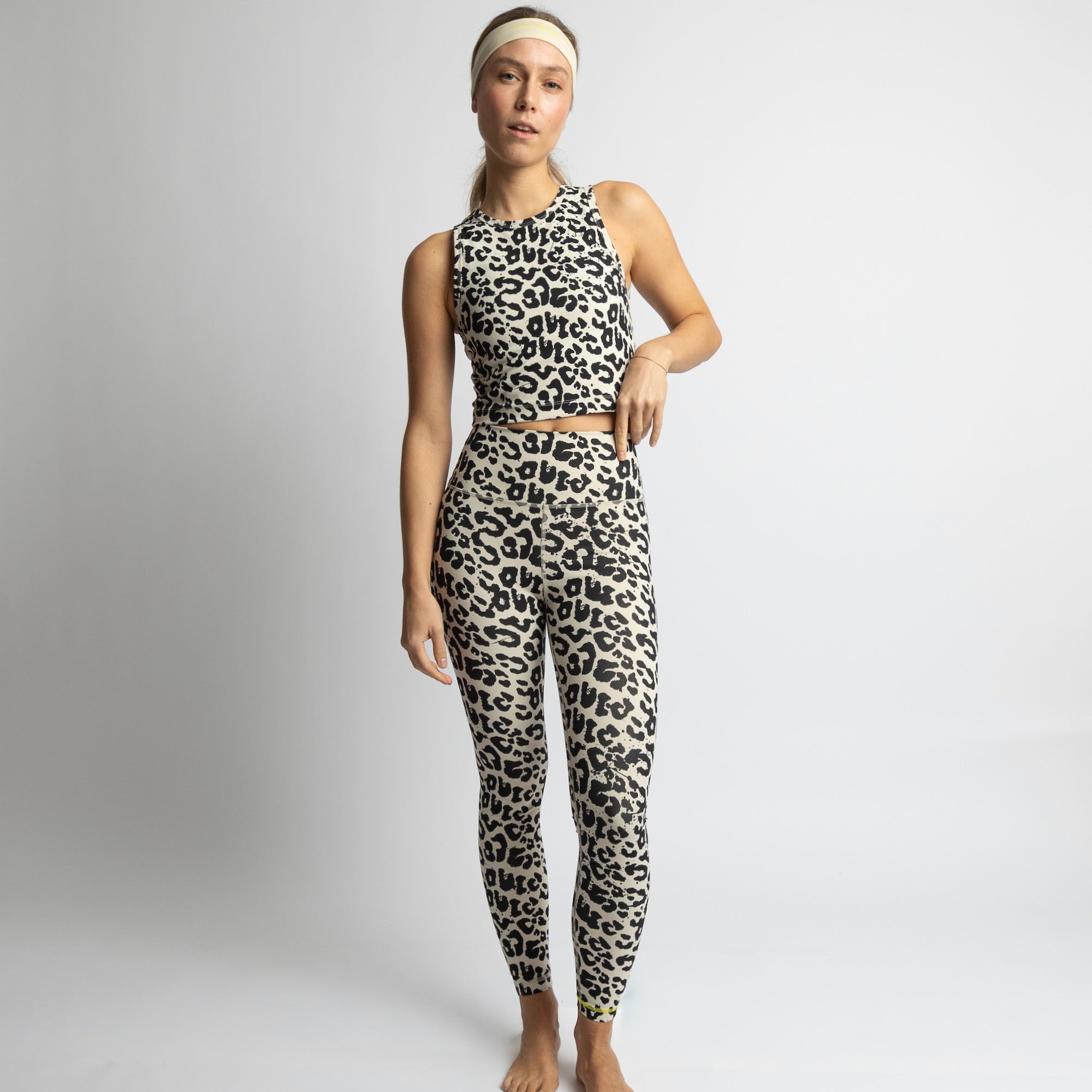 Activewear Top cropped leo splashes black/sand - VIVI MARI