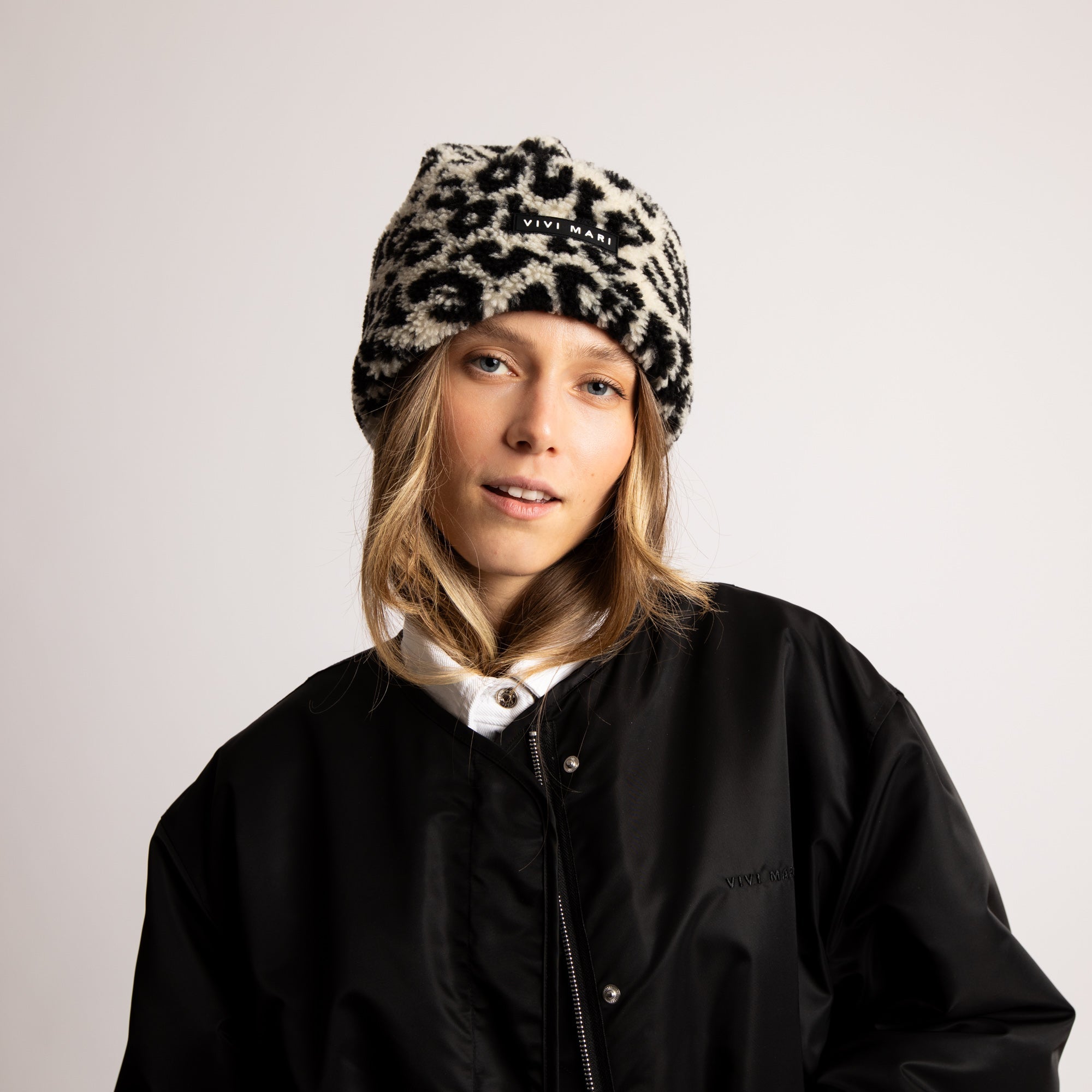 Beanie Teddy - leo splashes black/sand - VIVI MARI