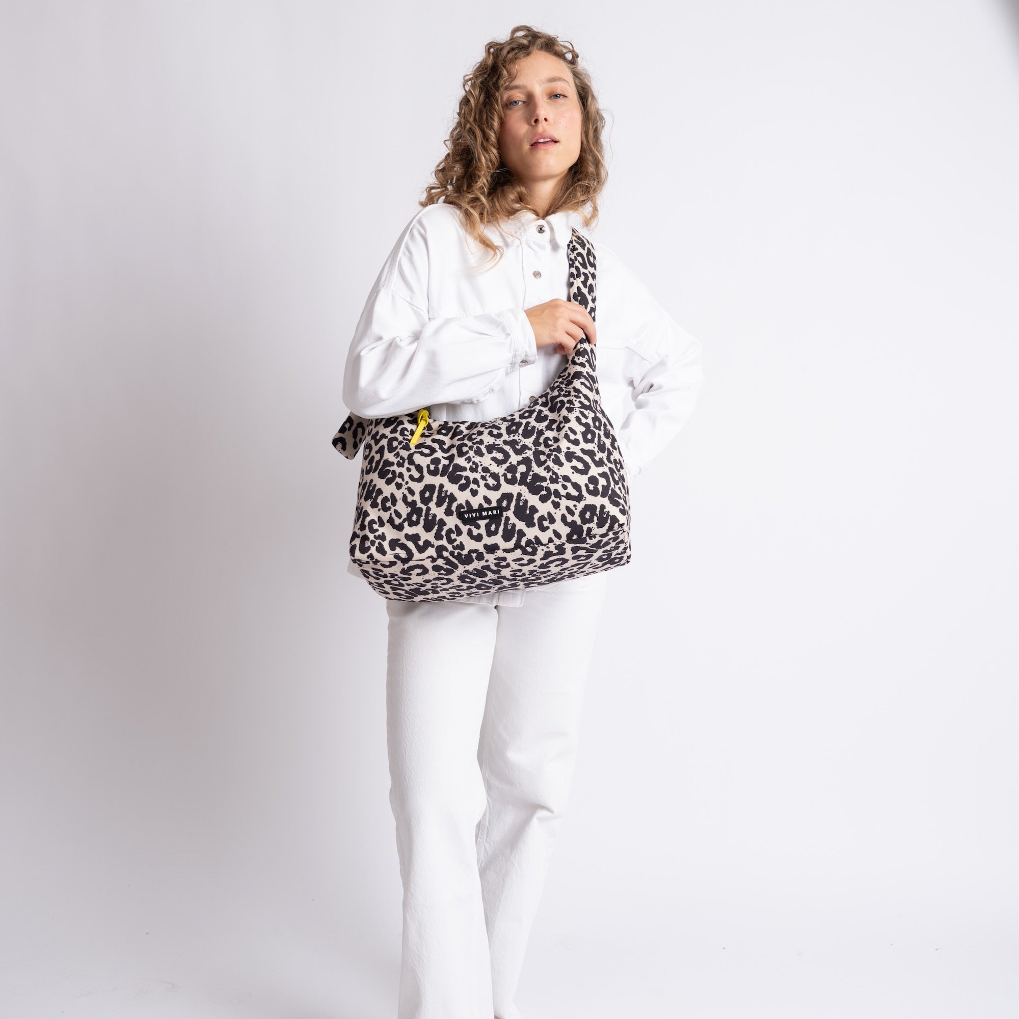 Buckle Bag medium - leo splashes black/sand - VIVI MARI