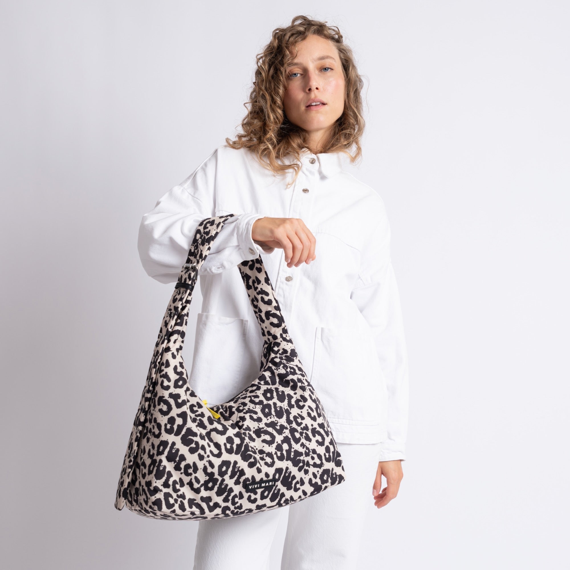 Buckle Bag medium - leo splashes black/sand - VIVI MARI