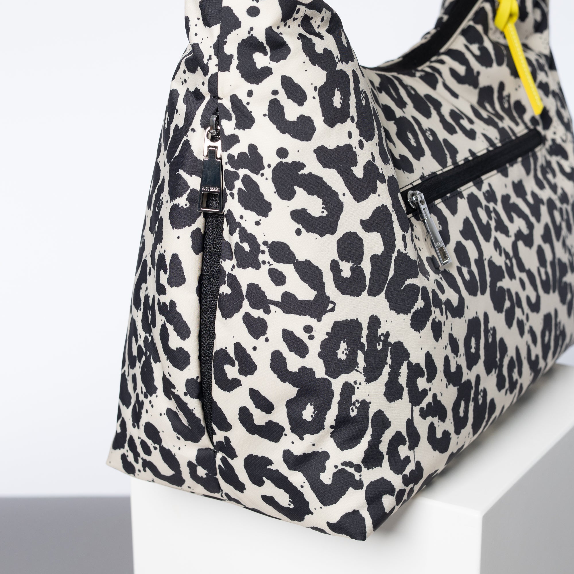 Buckle Bag medium - leo splashes black/sand - VIVI MARI
