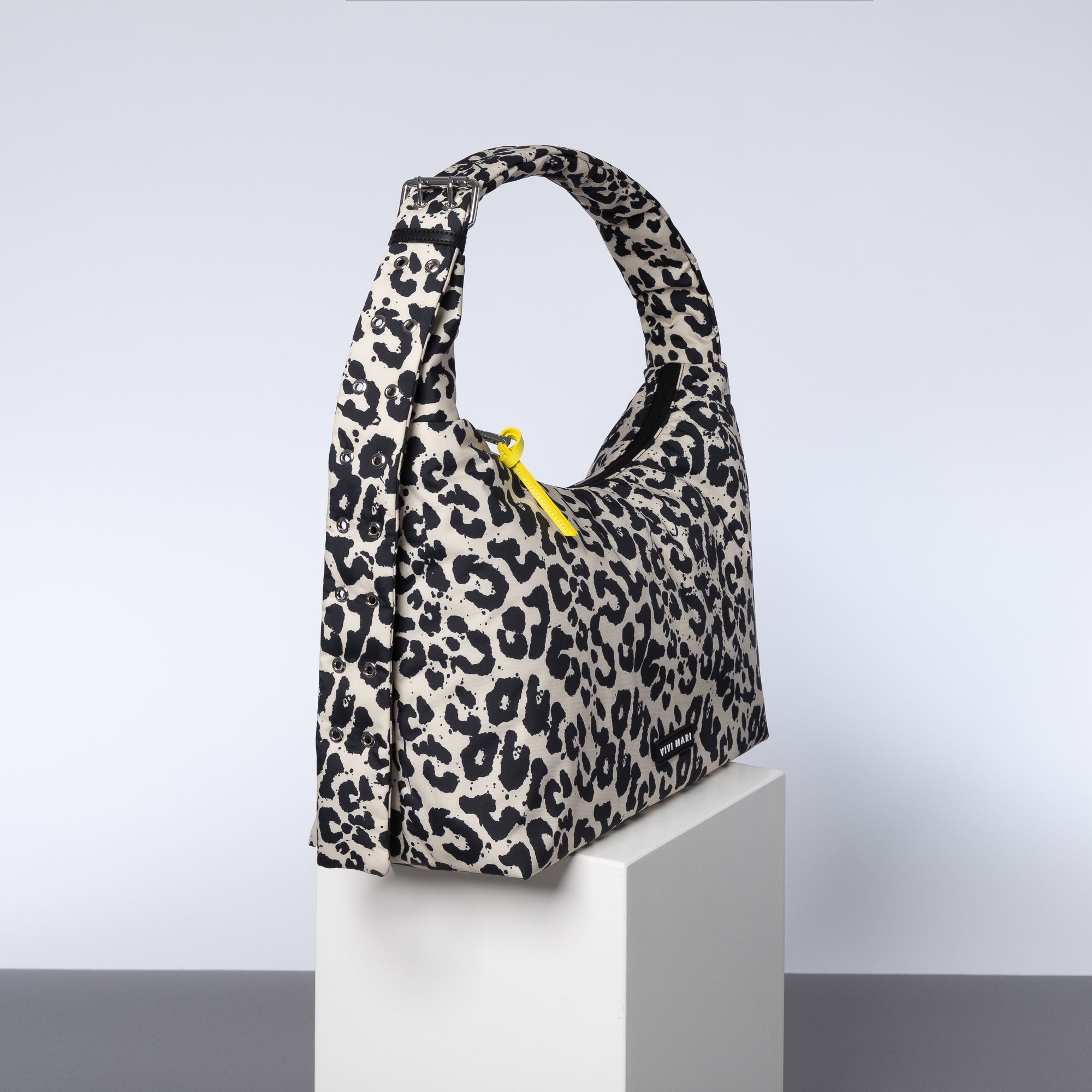 Buckle Bag medium - leo splashes black/sand - VIVI MARI