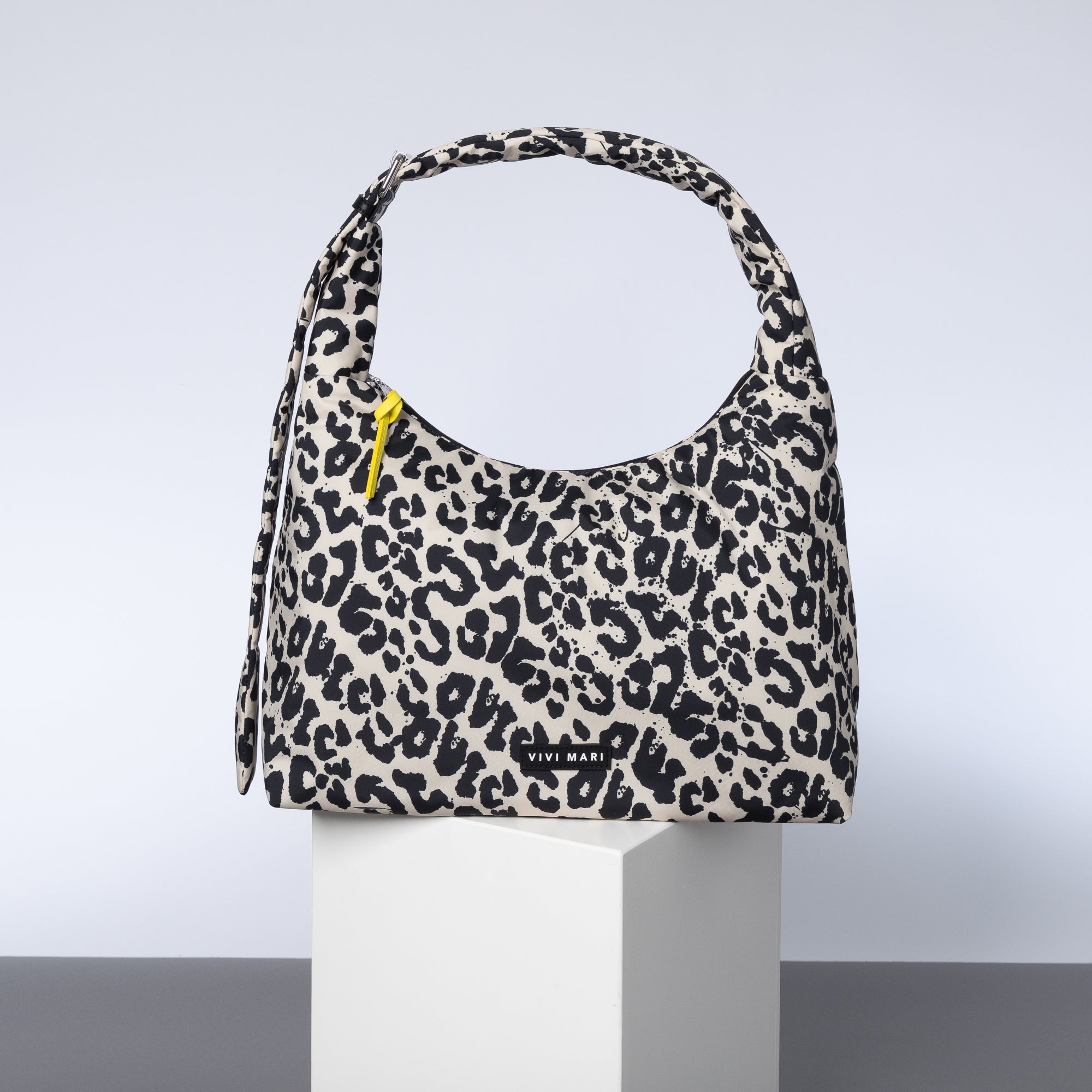 Buckle Bag medium - leo splashes black/sand - VIVI MARI