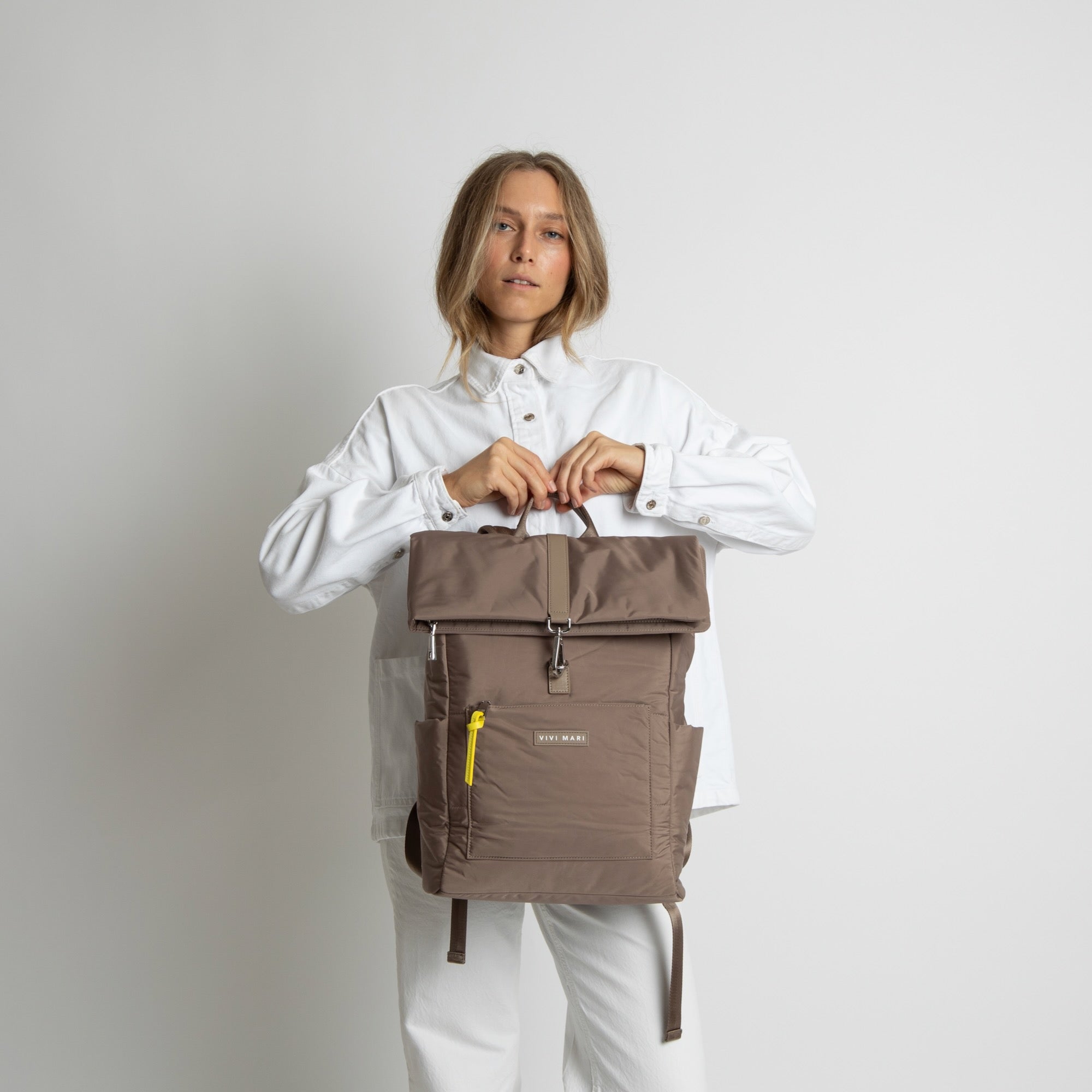 Padded Backpack medium - dark mushroom - VIVI MARI