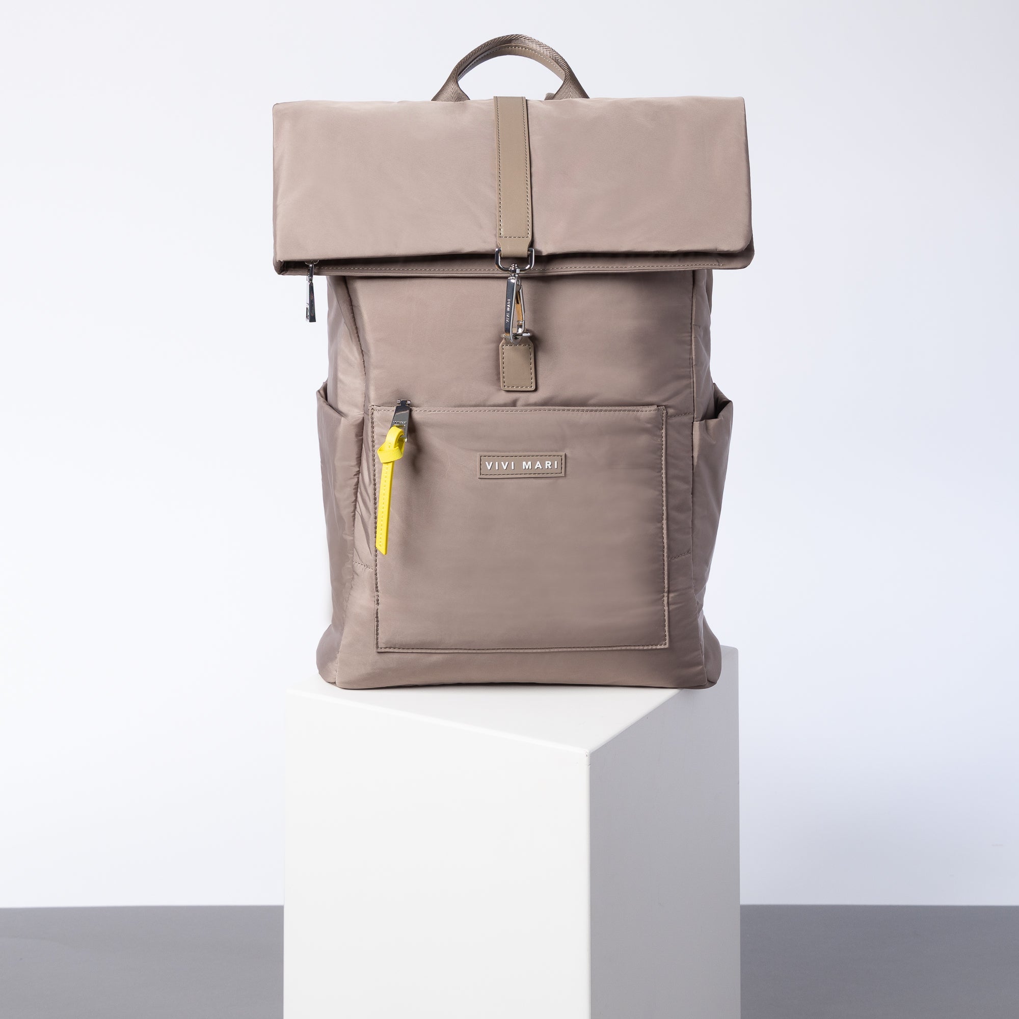 Padded Backpack medium - dark mushroom - VIVI MARI