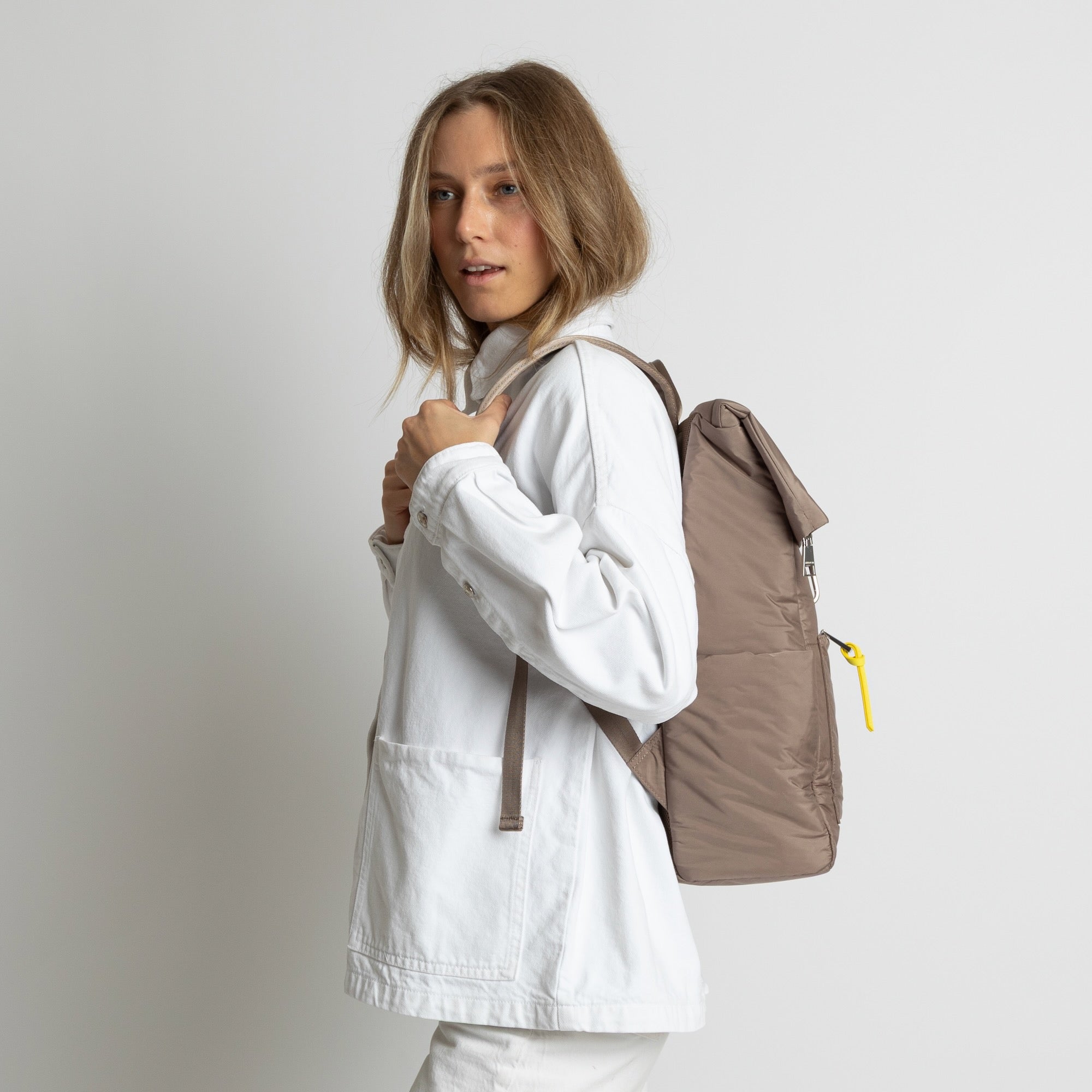 Padded Backpack medium - dark mushroom - VIVI MARI