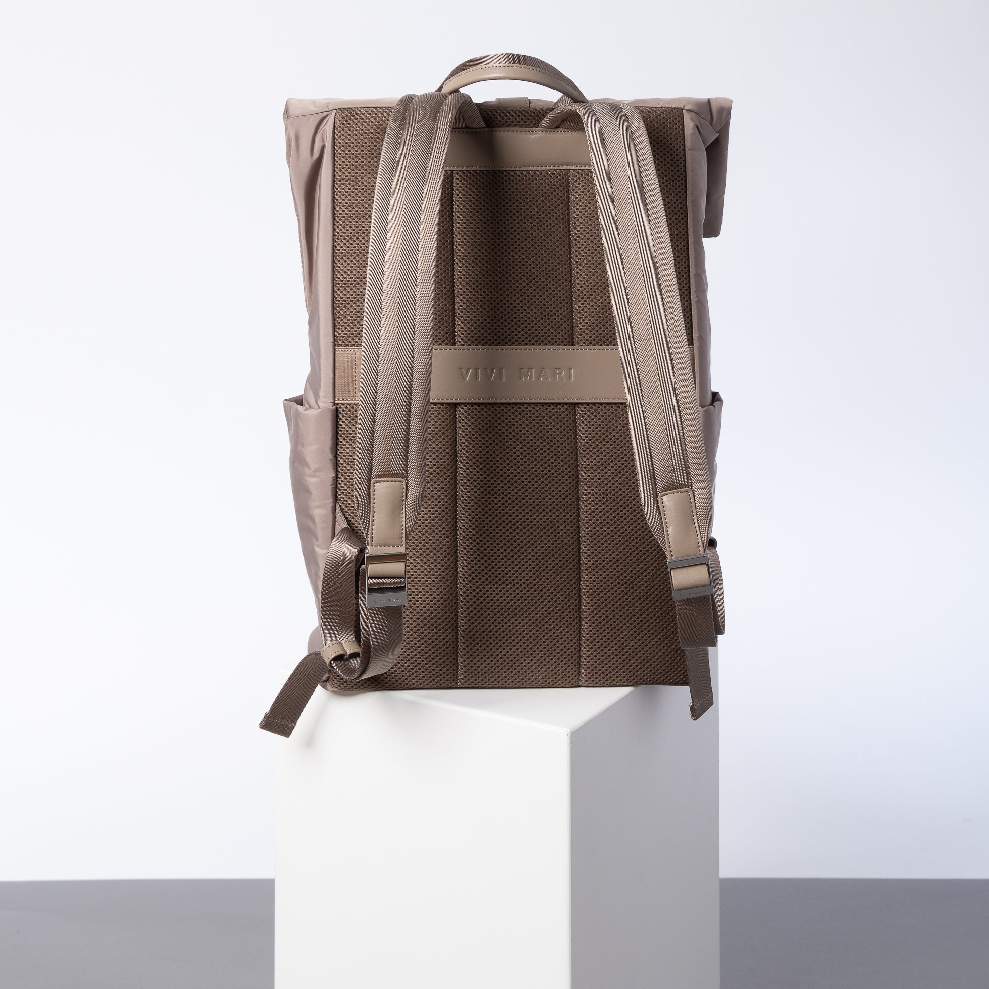 Padded Backpack medium - dark mushroom - VIVI MARI