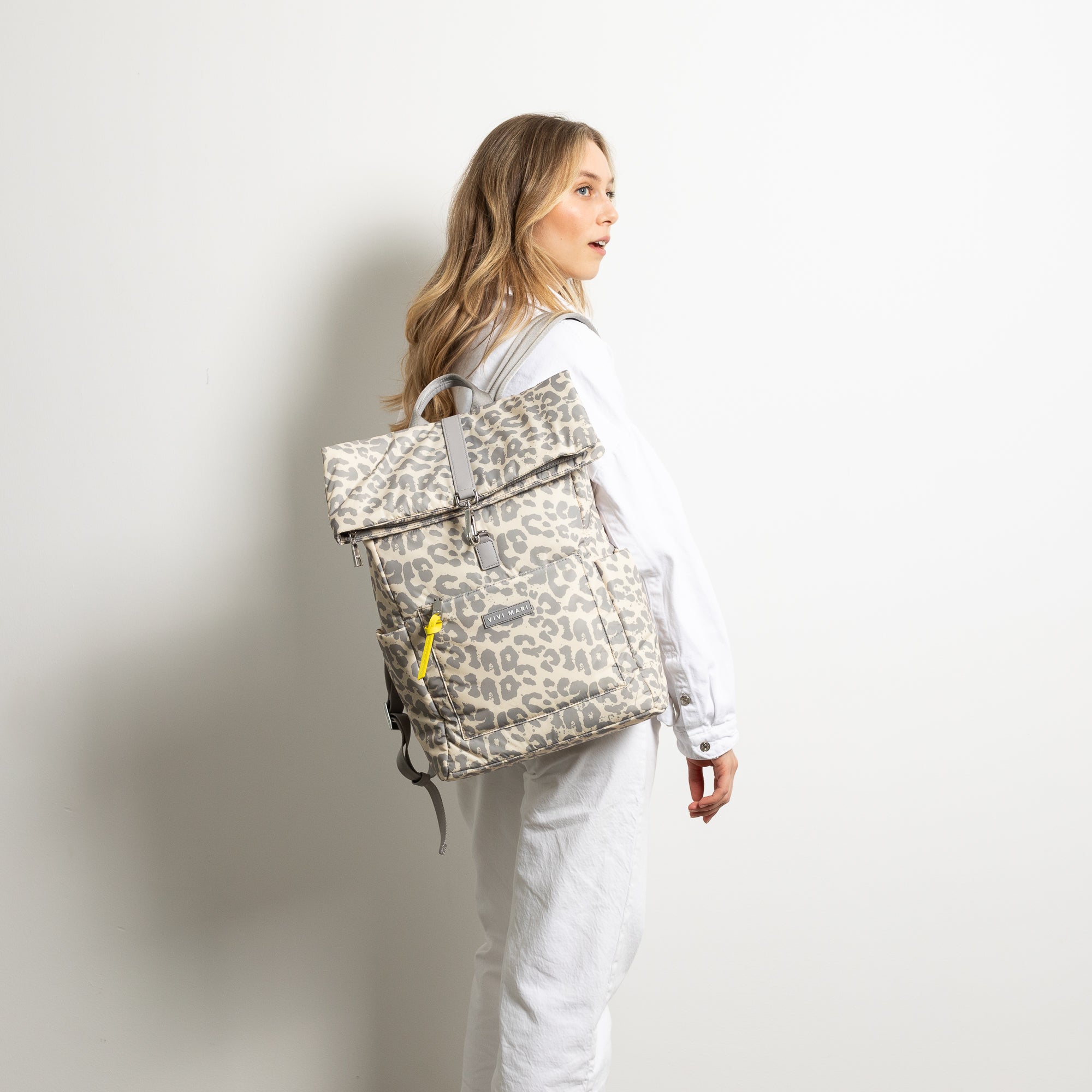 Padded Backpack medium - leo splashes grey/sand - VIVI MARI