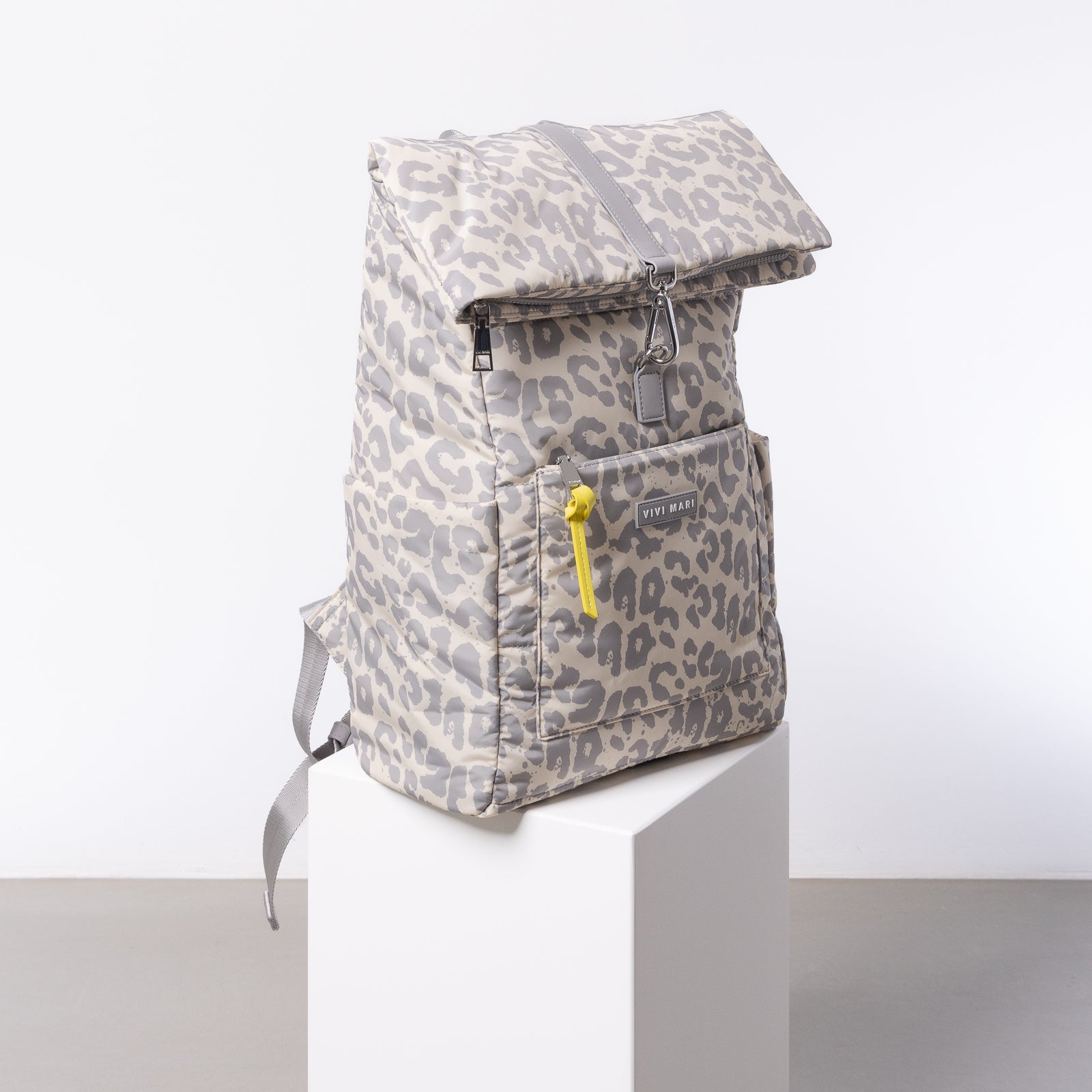 Padded Backpack medium - leo splashes grey/sand - VIVI MARI