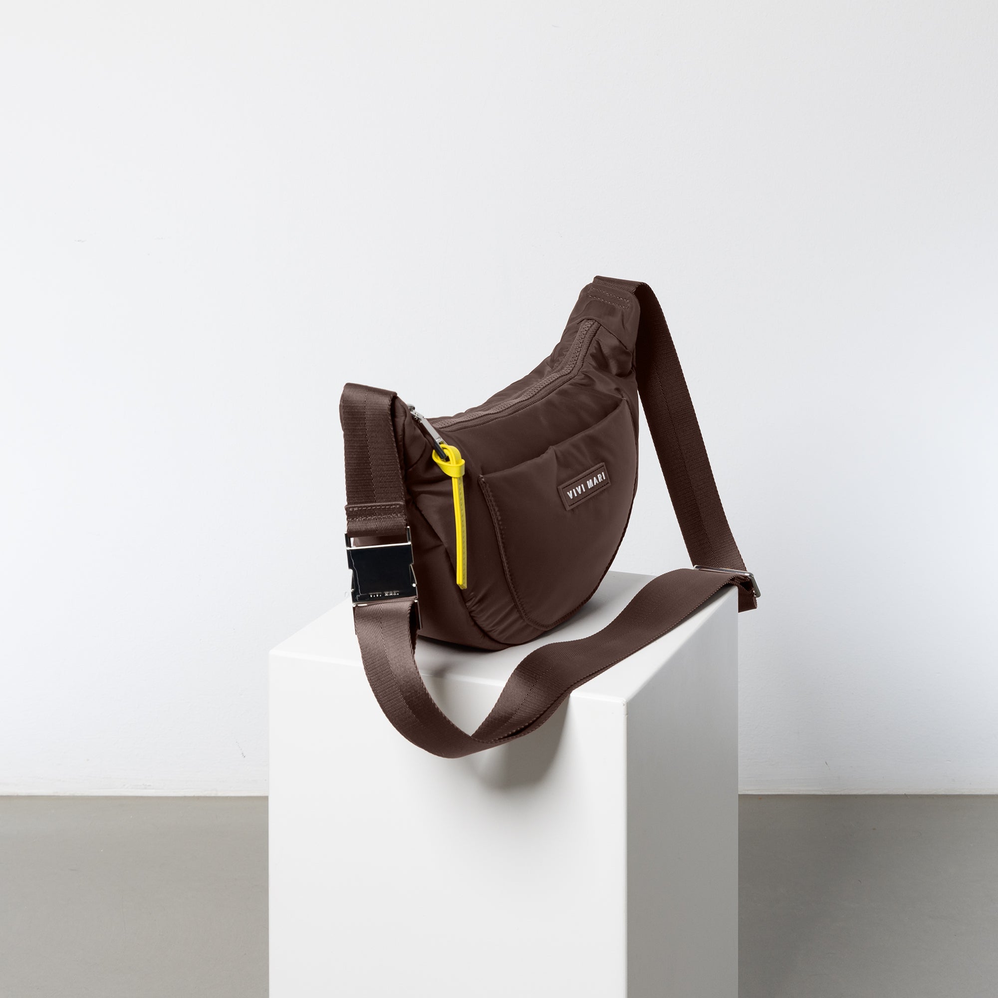Padded Hip Bag medium - chocolate - VIVI MARI